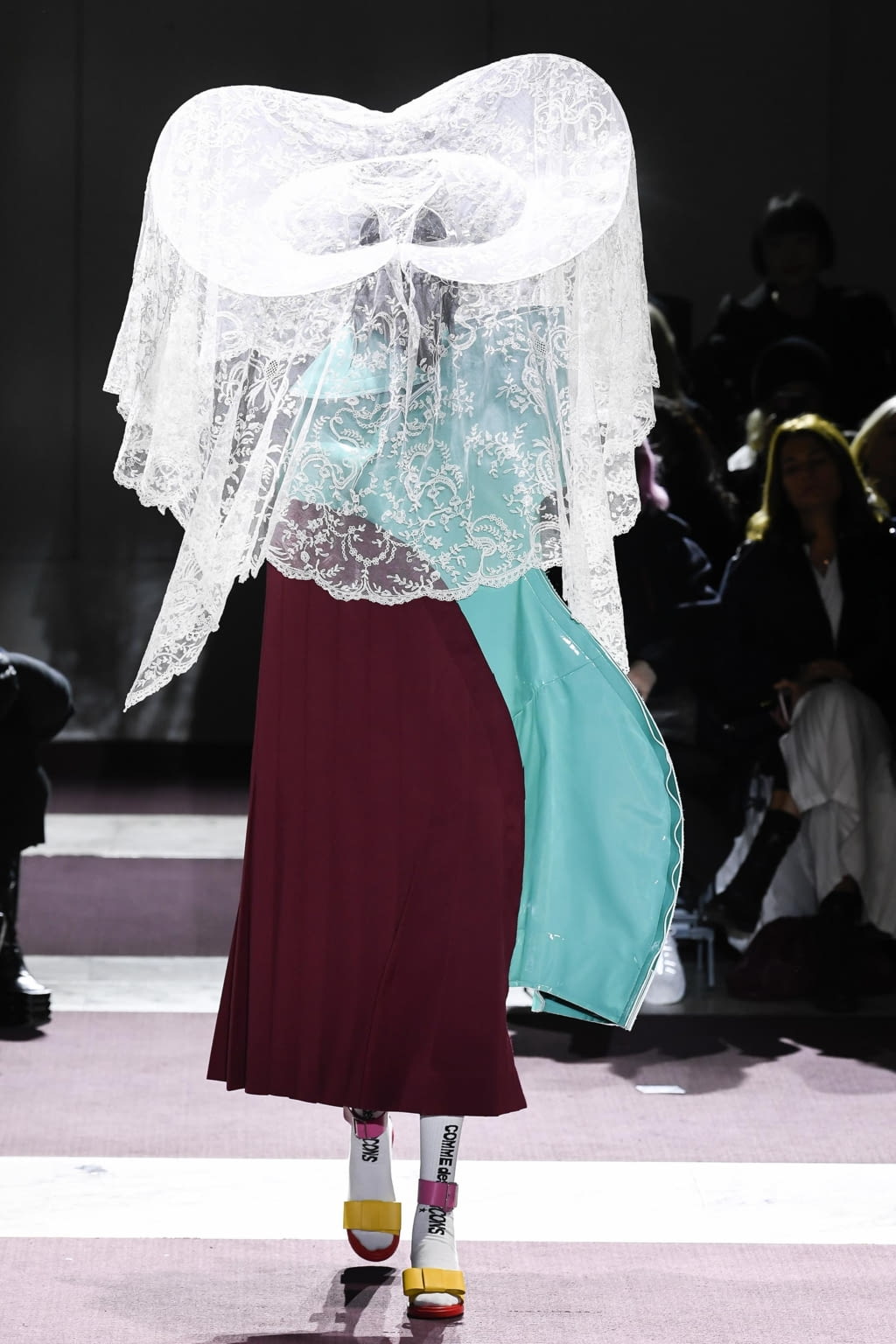 Fashion Week Paris Fall/Winter 2020 look 11 de la collection Comme des Garçons womenswear