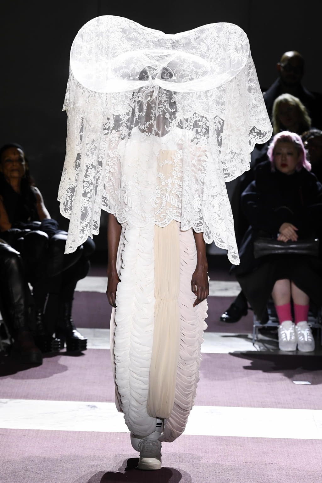 Fashion Week Paris Fall/Winter 2020 look 14 de la collection Comme des Garçons womenswear