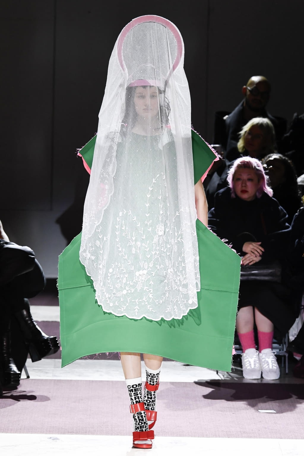 Fashion Week Paris Fall/Winter 2020 look 15 de la collection Comme des Garçons womenswear
