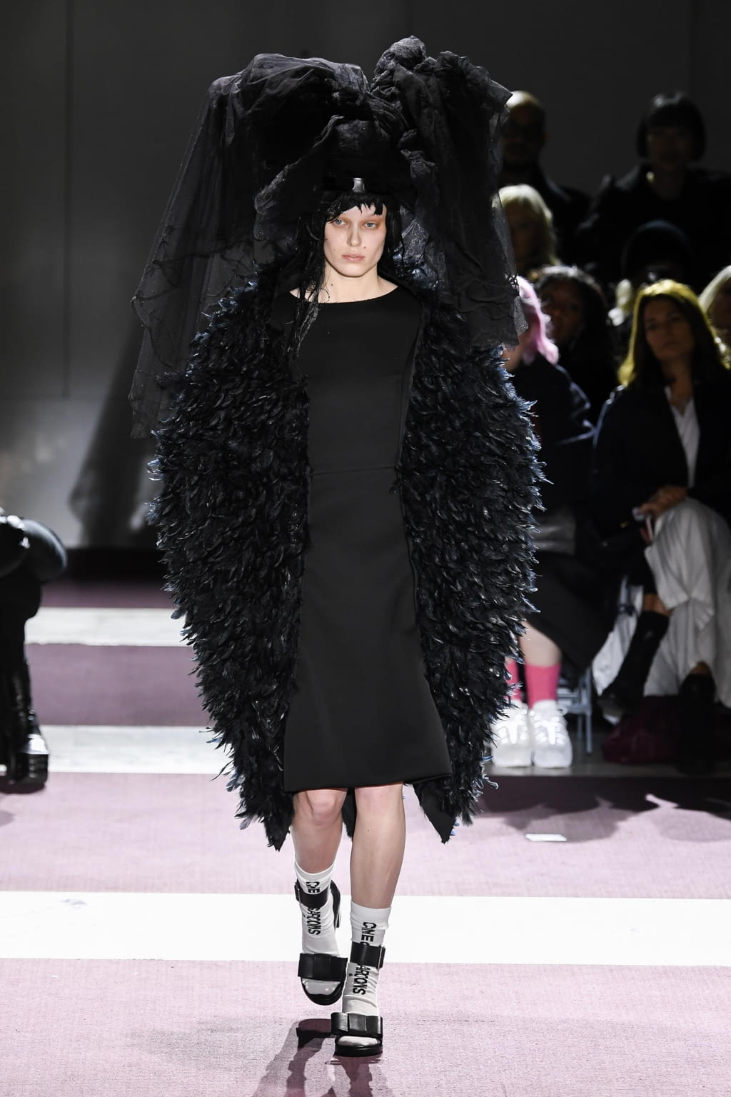 Fashion Week Paris Fall/Winter 2020 look 16 de la collection Comme des Garçons womenswear