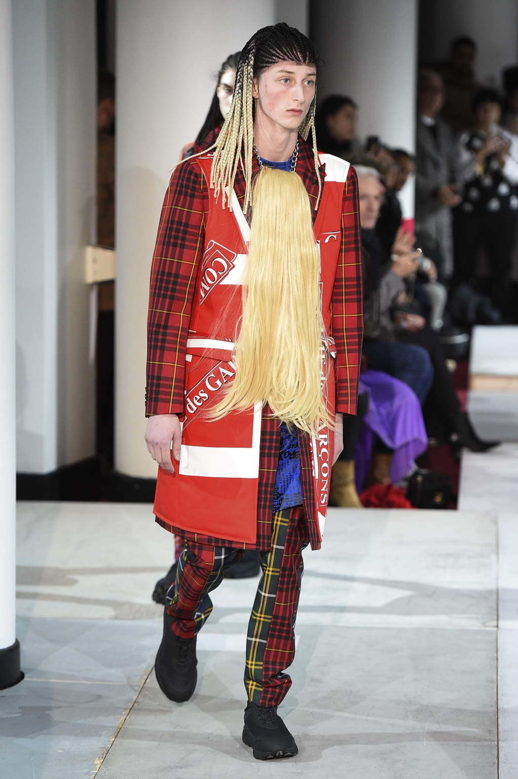 Fashion Week Paris Fall/Winter 2020 look 32 de la collection Comme des Garçons Homme Plus menswear