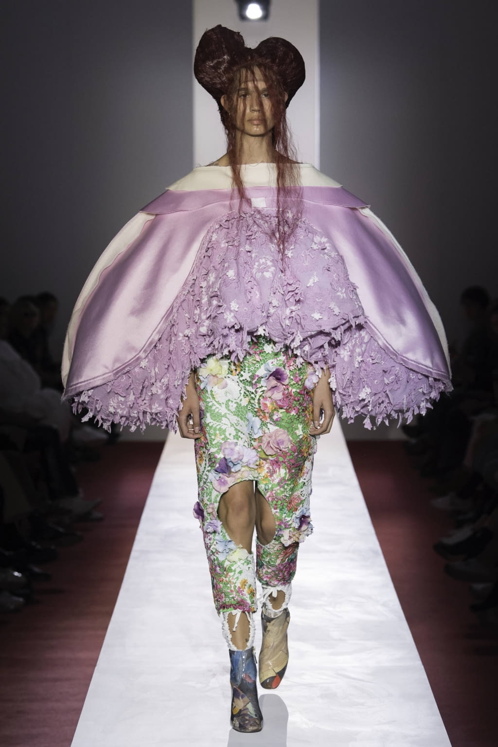 Fashion Week Paris Spring/Summer 2020 look 15 from the Comme des Garçons collection 女装