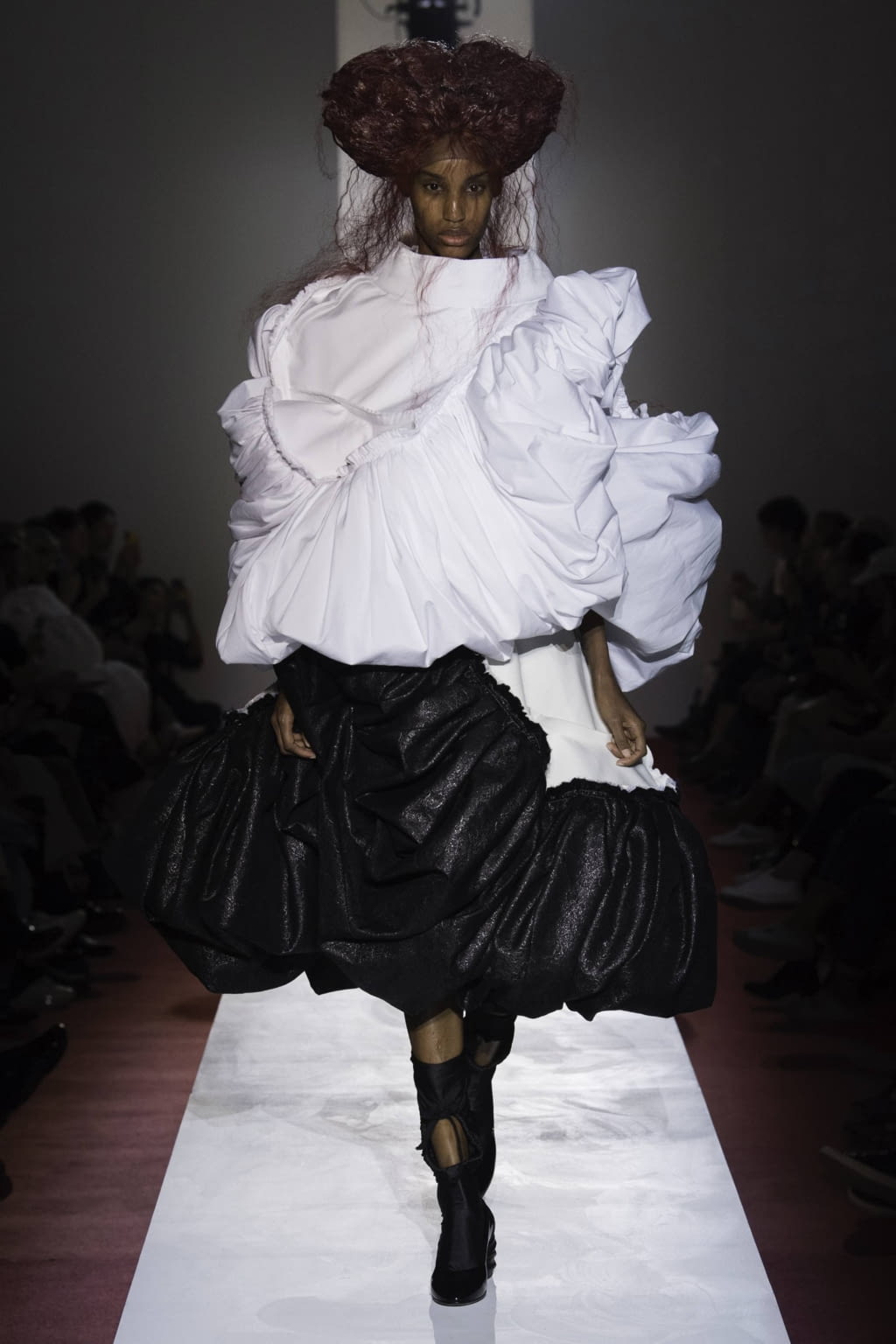 Fashion Week Paris Spring/Summer 2020 look 27 from the Comme des Garçons collection womenswear