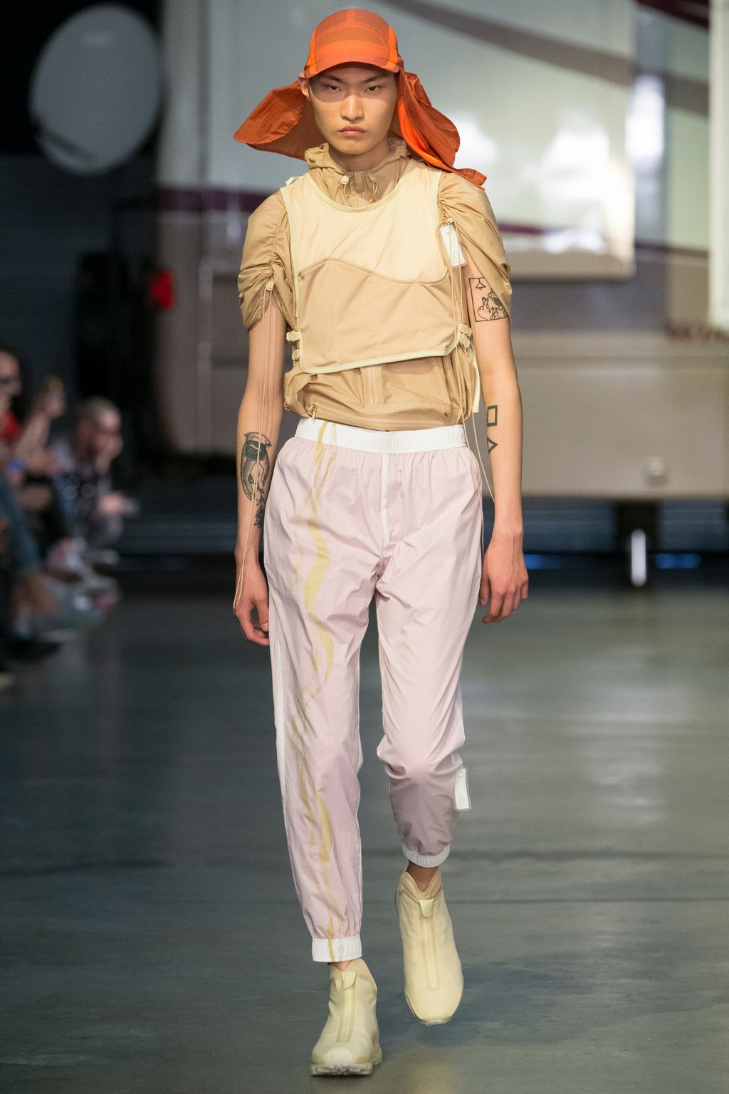 Fashion Week London Spring/Summer 2018 look 15 from the Cottweiler collection 男装