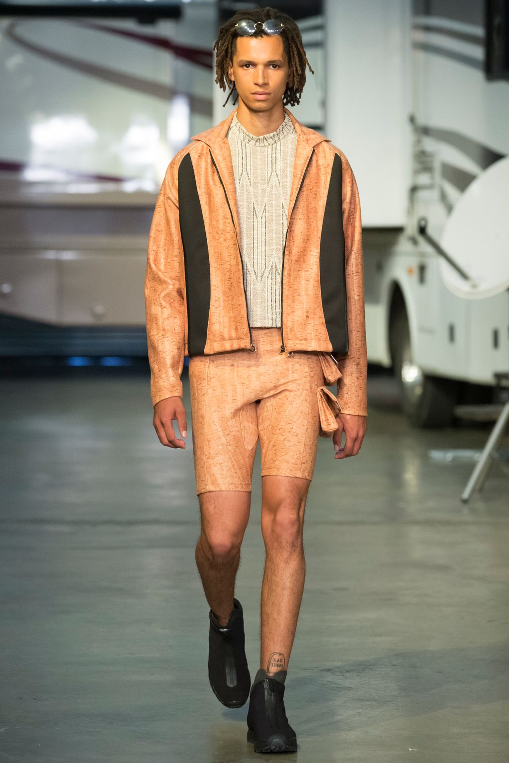 Fashion Week London Spring/Summer 2018 look 16 from the Cottweiler collection 男装