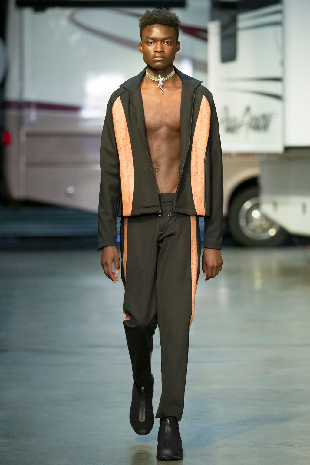 Fashion Week London Spring/Summer 2018 look 17 from the Cottweiler collection 男装