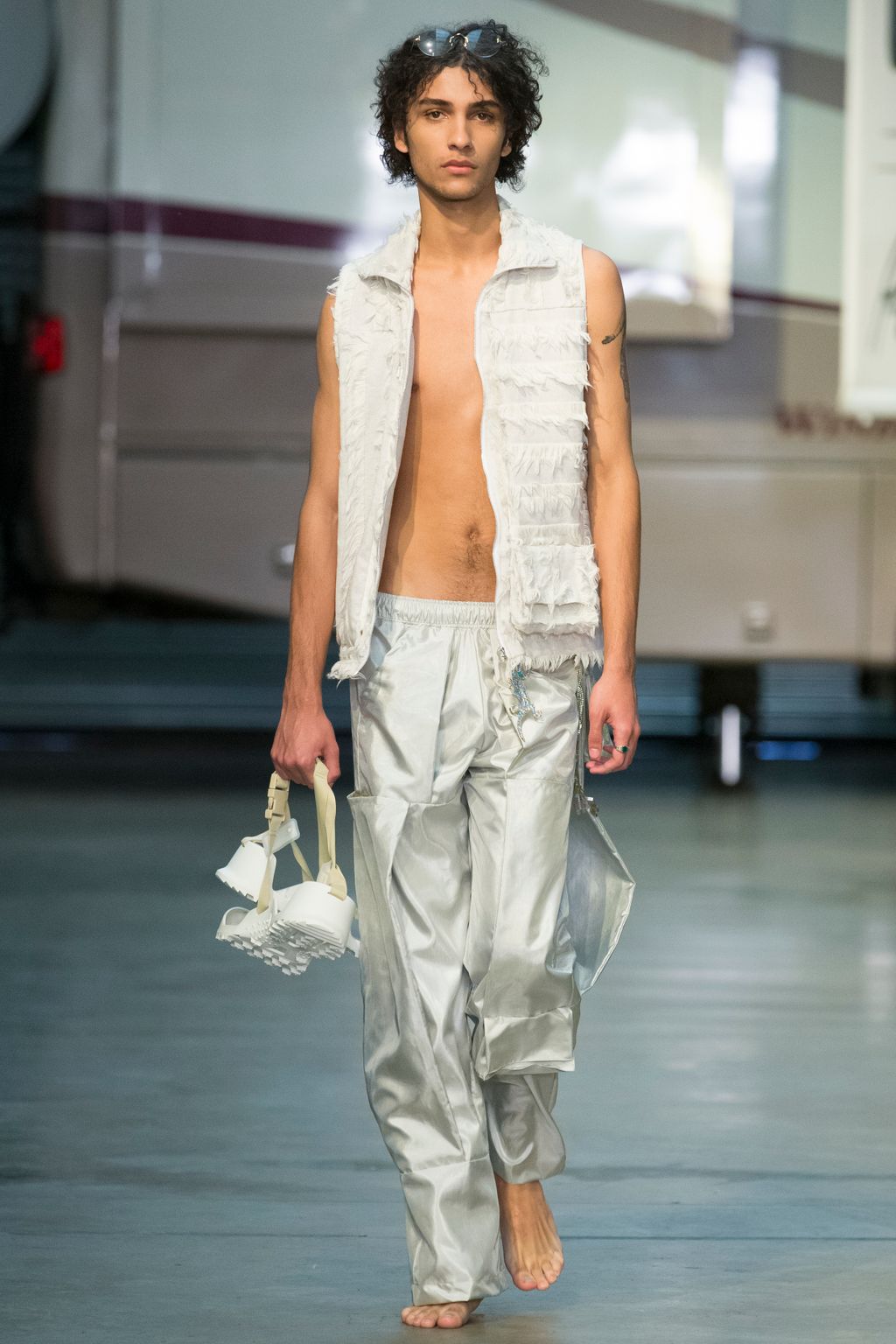 Fashion Week London Spring/Summer 2018 look 21 from the Cottweiler collection 男装