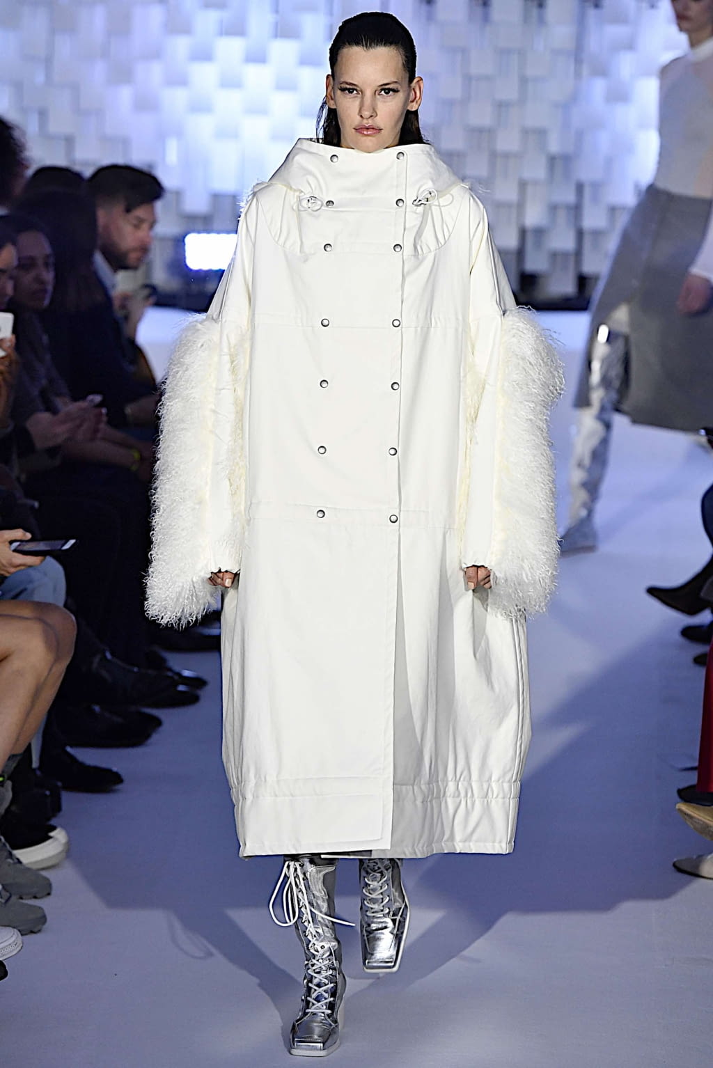 Fashion Week Paris Fall/Winter 2019 look 12 from the Courrèges collection womenswear