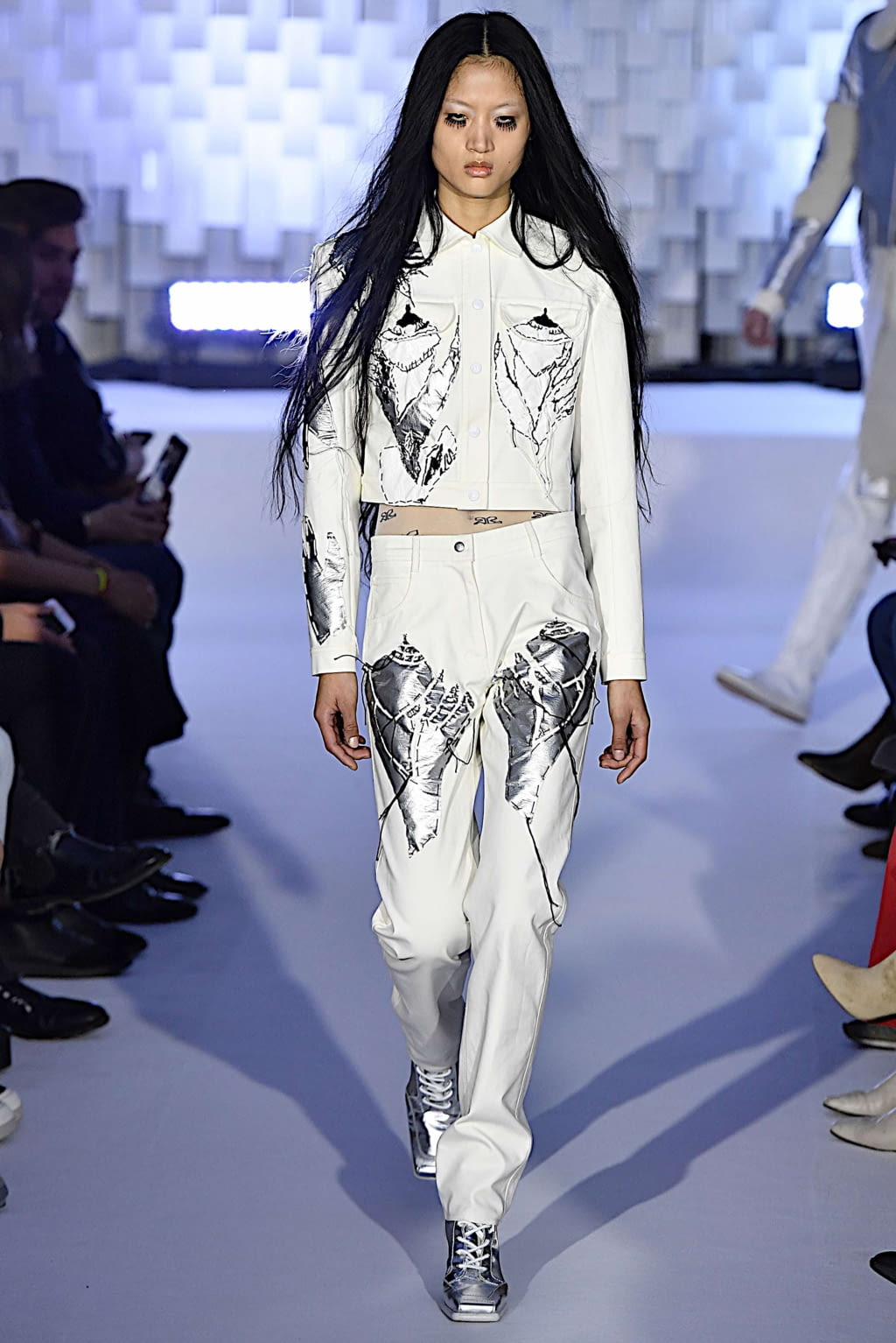 Fashion Week Paris Fall/Winter 2019 look 15 from the Courrèges collection 女装