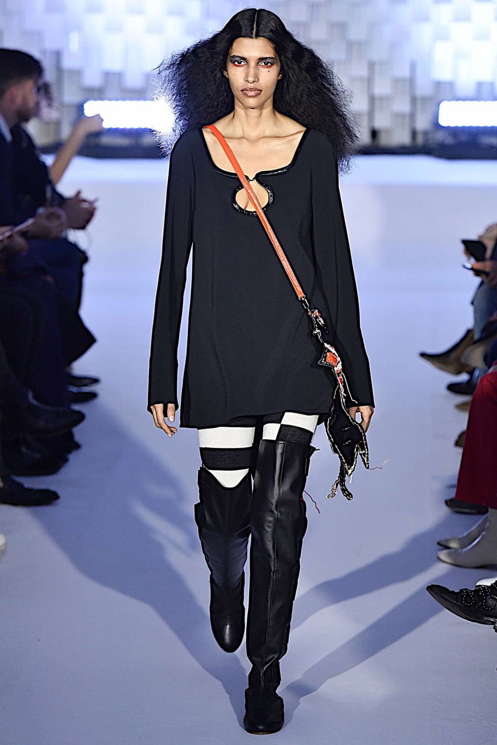 Fashion Week Paris Fall/Winter 2019 look 24 from the Courrèges collection 女装