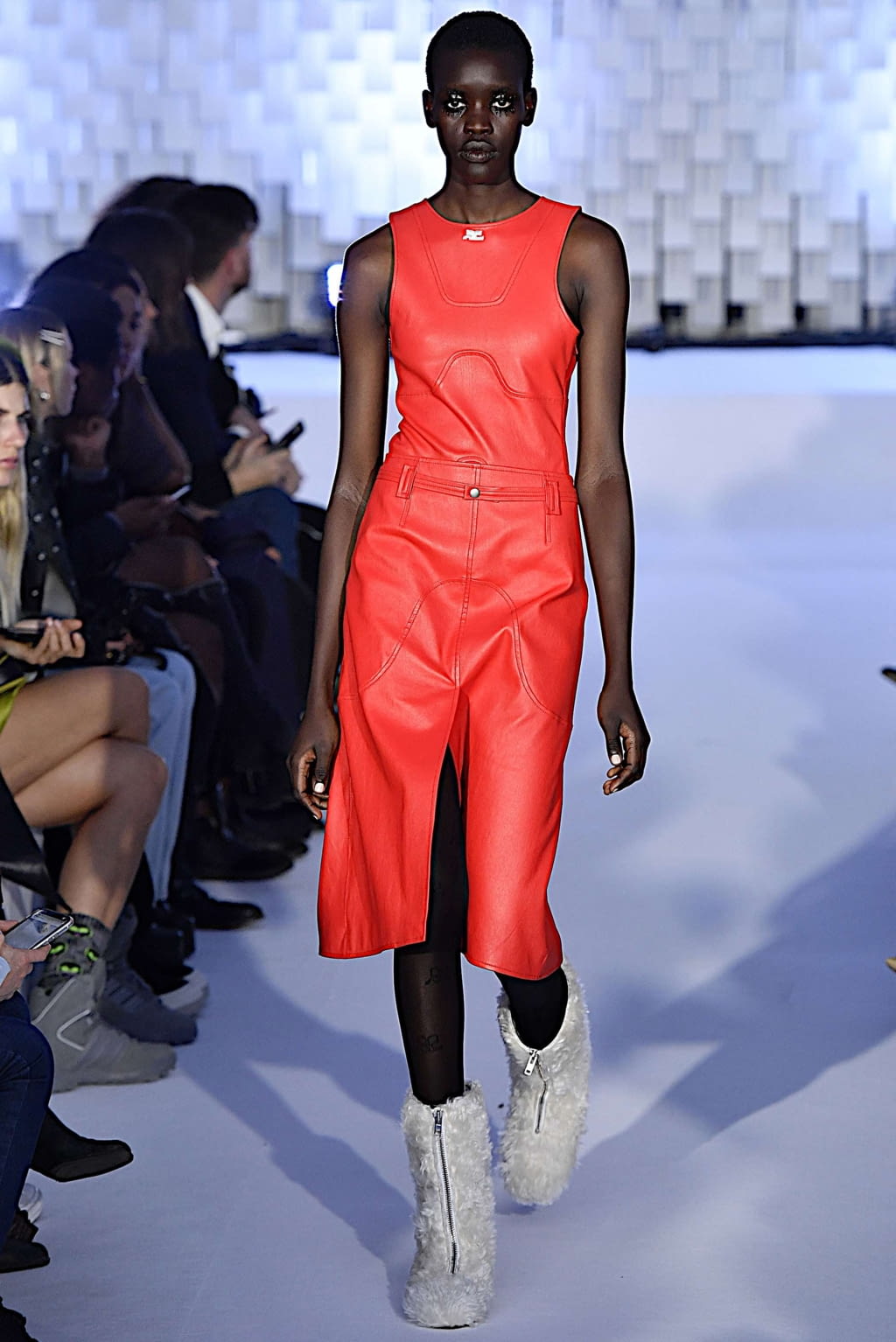 Fashion Week Paris Fall/Winter 2019 look 40 from the Courrèges collection 女装