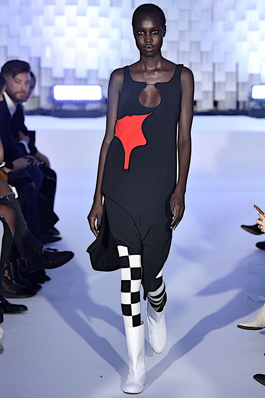Fashion Week Paris Fall/Winter 2019 look 44 from the Courrèges collection 女装