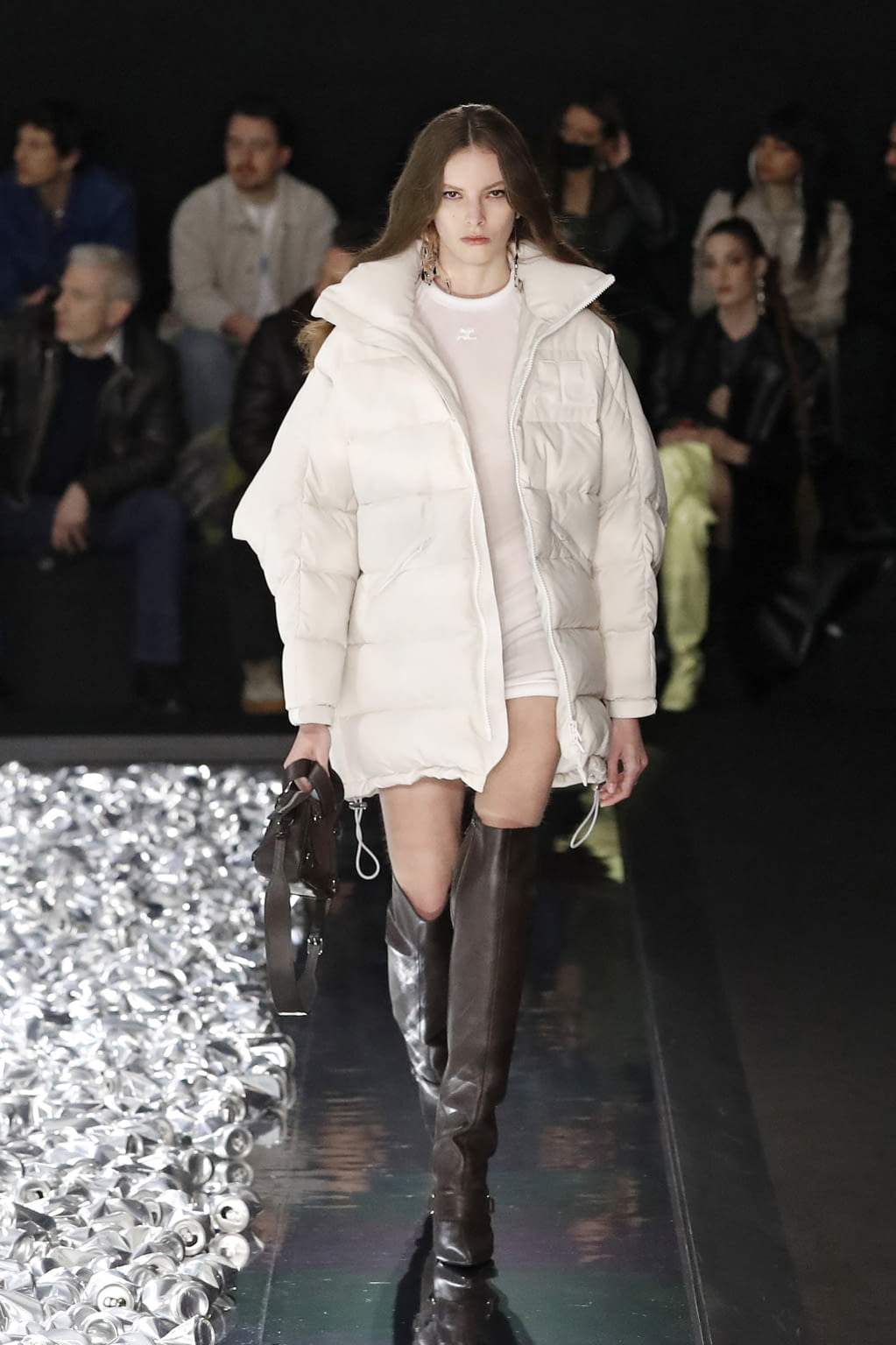 Fashion Week Paris Fall/Winter 2022 look 2 from the Courrèges collection 女装