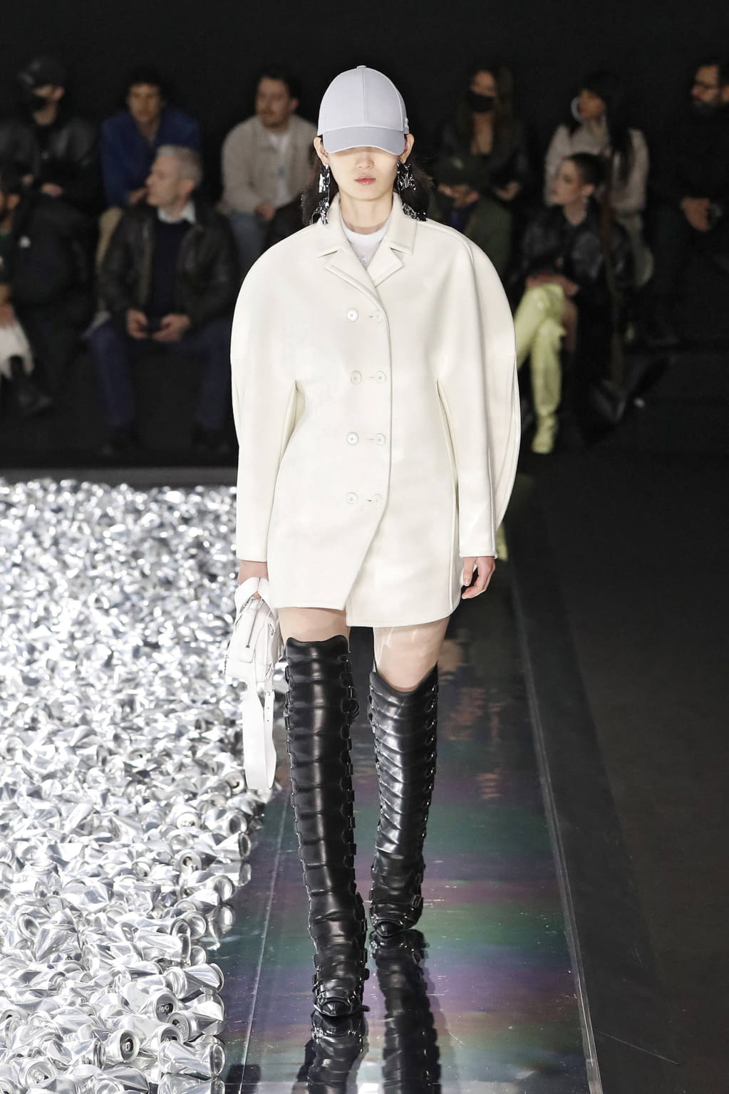 Fashion Week Paris Fall/Winter 2022 look 7 from the Courrèges collection 女装