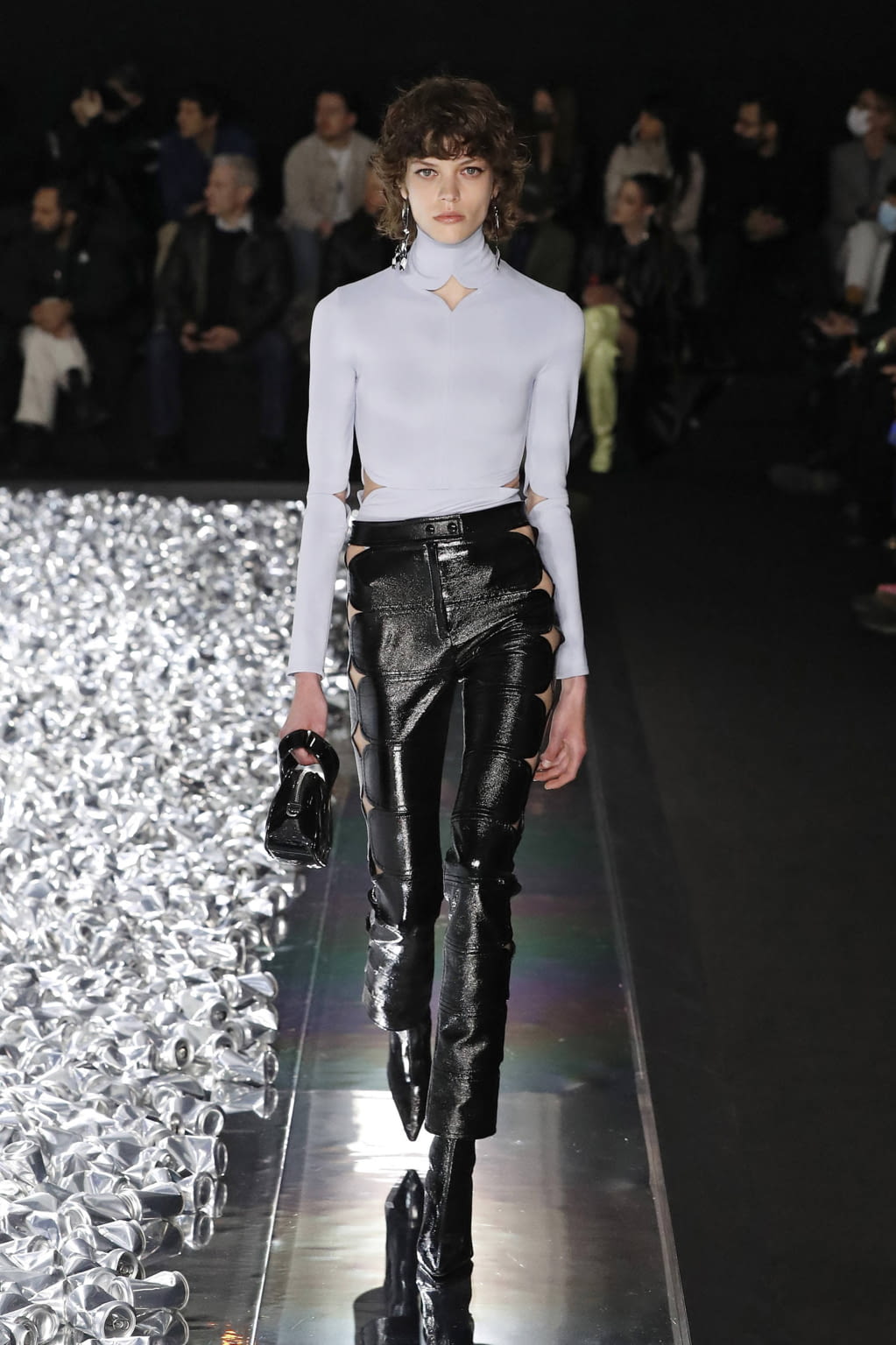 Fashion Week Paris Fall/Winter 2022 look 25 from the Courrèges collection womenswear