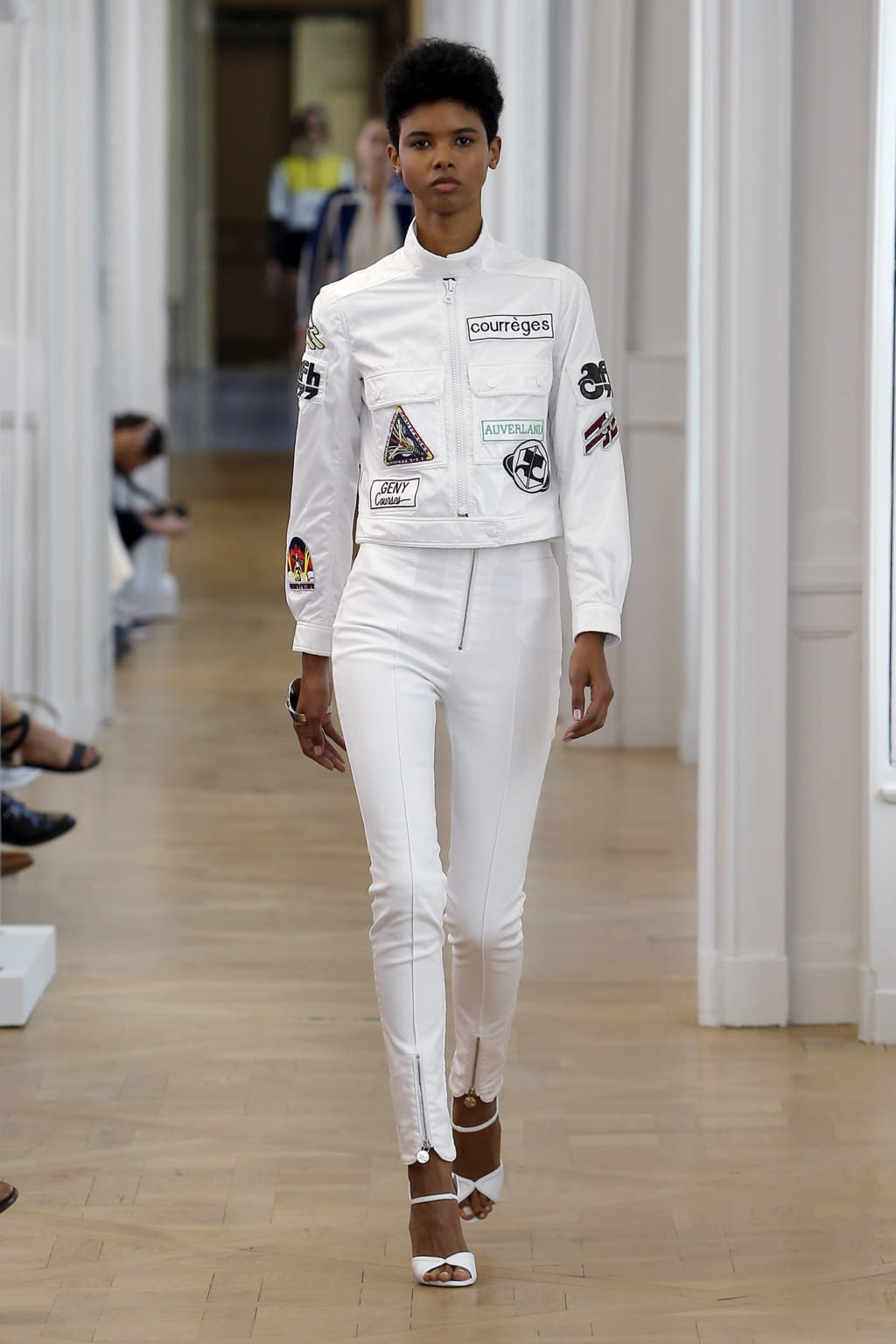 Fashion Week Paris Spring/Summer 2017 look 11 from the Courrèges collection 女装
