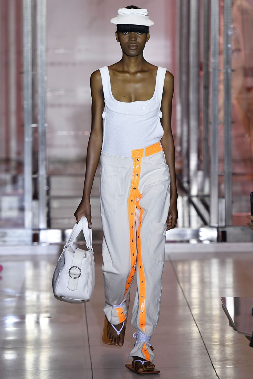 Fashion Week Paris Spring/Summer 2019 look 9 from the Courrèges collection 女装