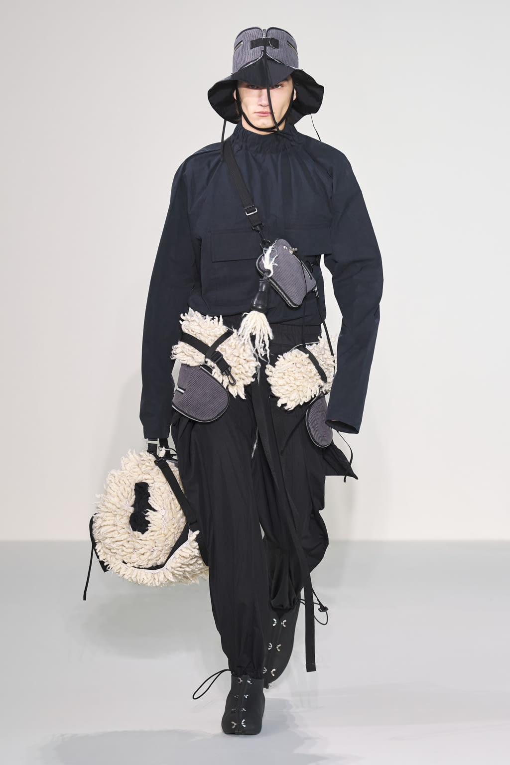 Fashion Week London Fall/Winter 2022 look 2 de la collection Craig Green menswear