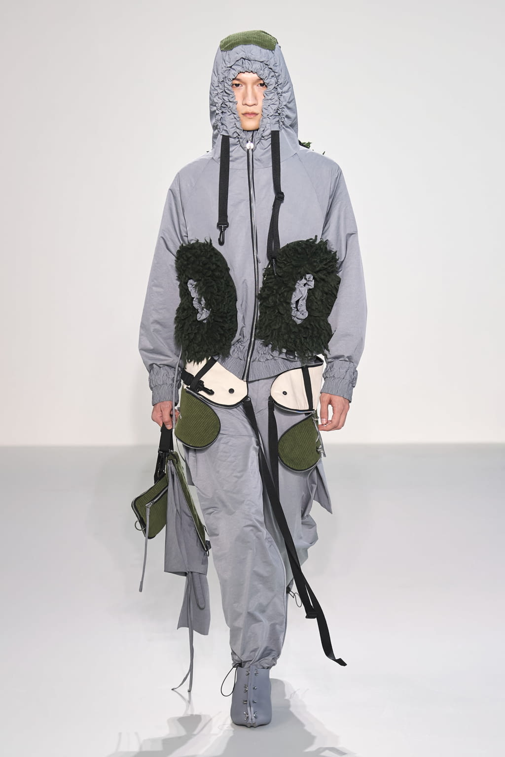 Fashion Week London Fall/Winter 2022 look 3 from the Craig Green collection menswear