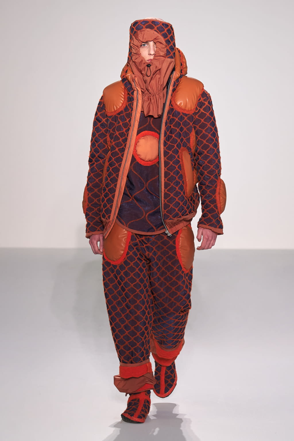 Fashion Week London Fall/Winter 2022 look 14 from the Craig Green collection 男装