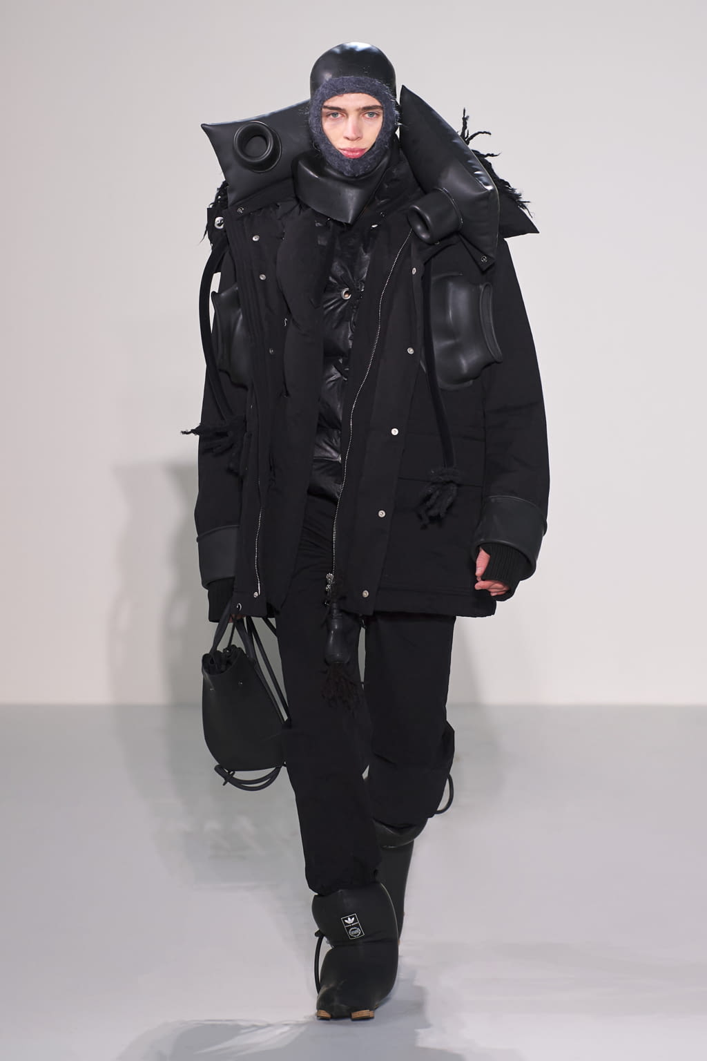 Fashion Week London Fall/Winter 2022 look 27 from the Craig Green collection menswear