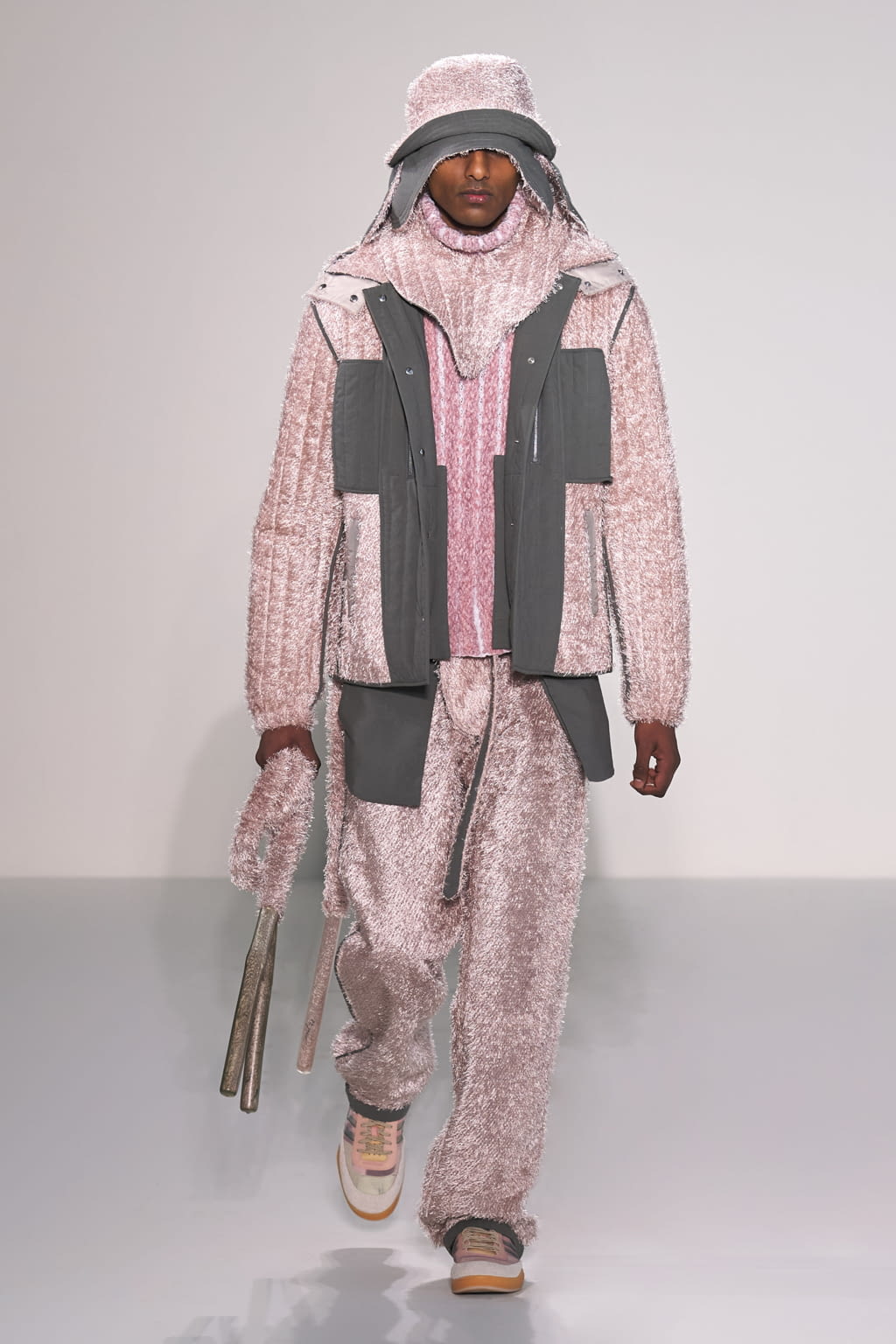 Fashion Week London Fall/Winter 2022 look 33 from the Craig Green collection menswear