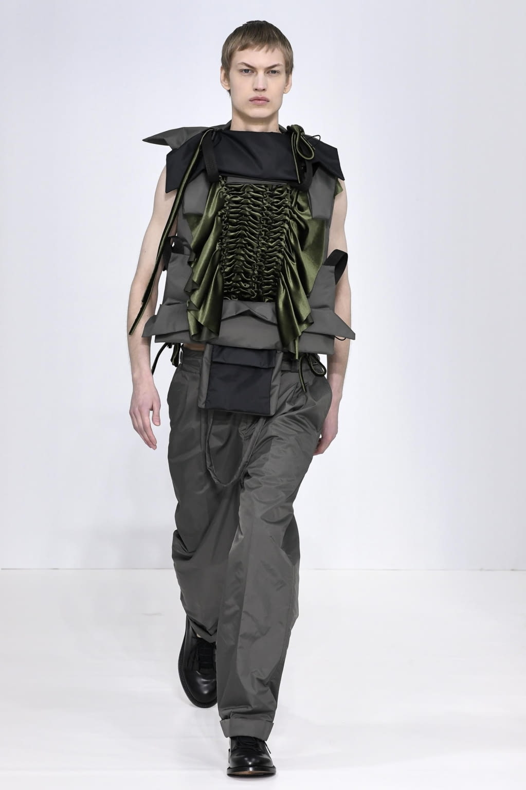 Fashion Week Paris Fall/Winter 2020 look 9 de la collection Craig Green menswear