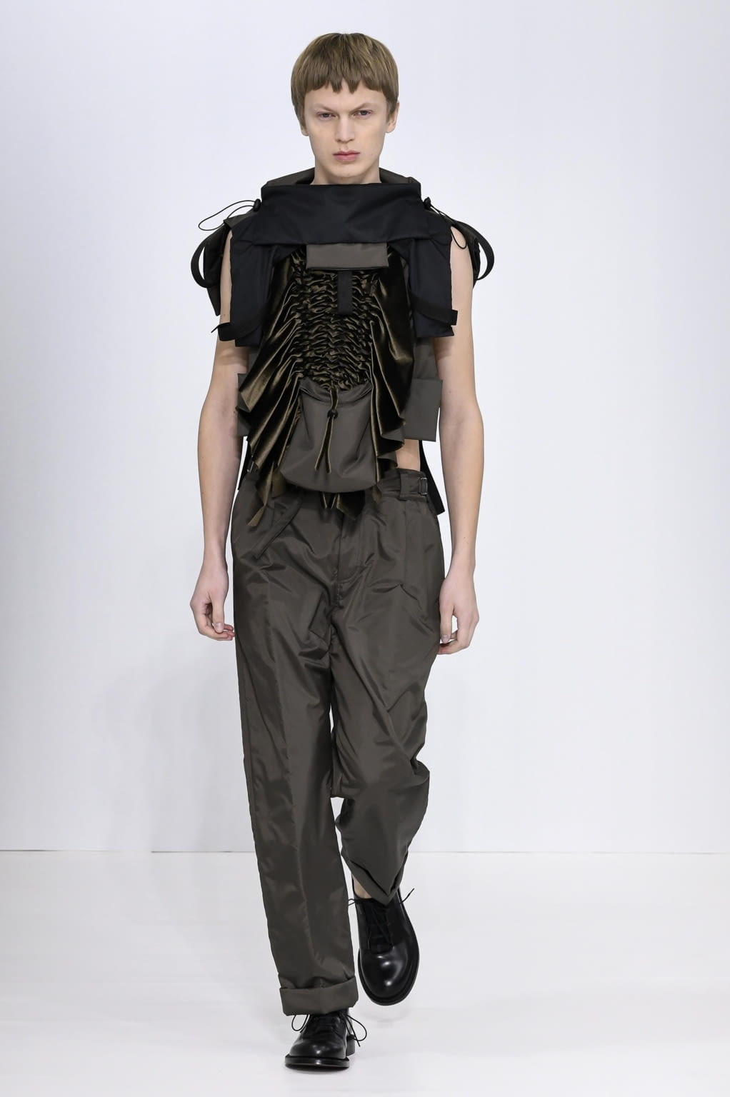 Fashion Week Paris Fall/Winter 2020 look 11 de la collection Craig Green menswear