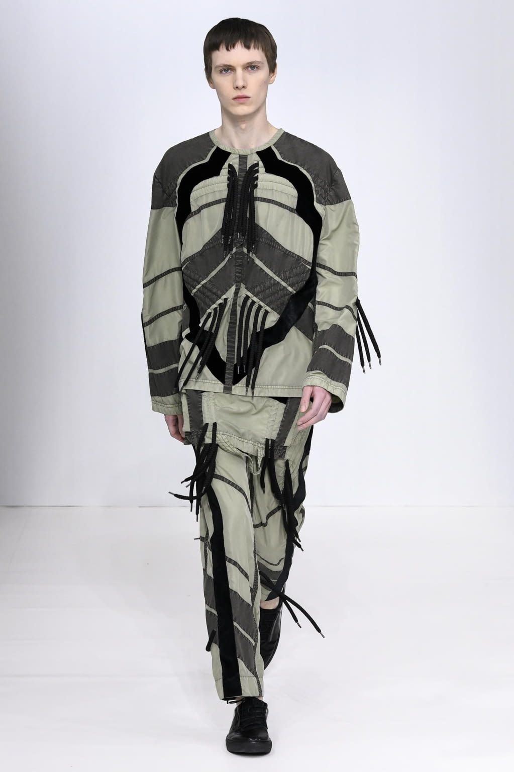 Fashion Week Paris Fall/Winter 2020 look 24 de la collection Craig Green menswear