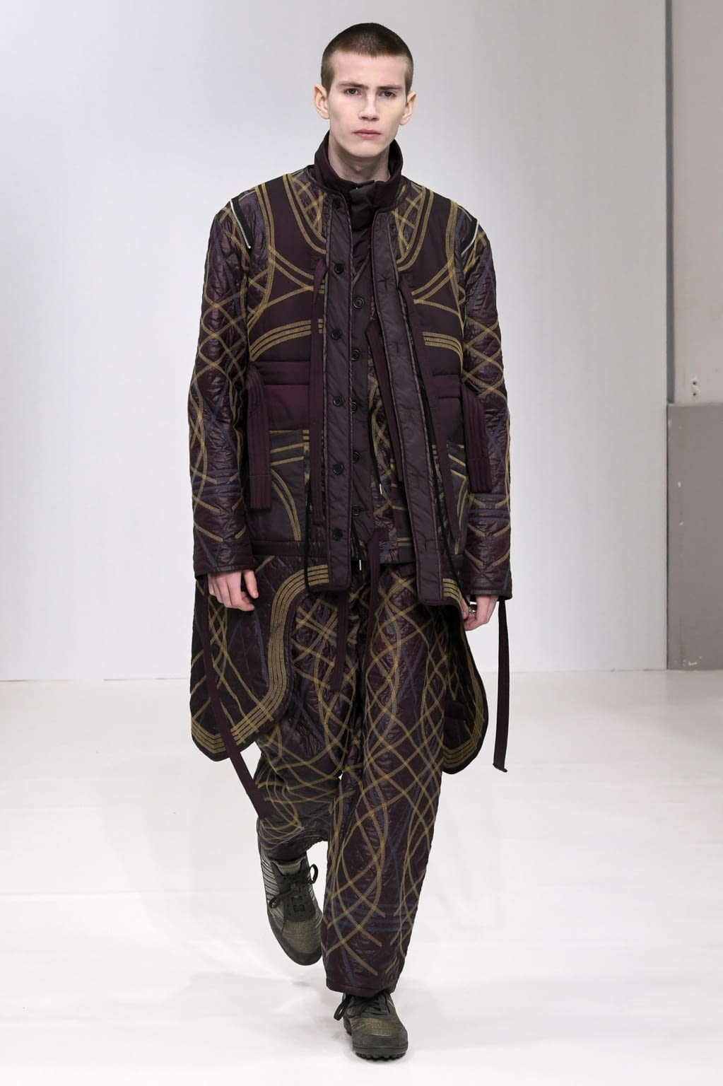 Fashion Week Paris Fall/Winter 2020 look 26 from the Craig Green collection menswear