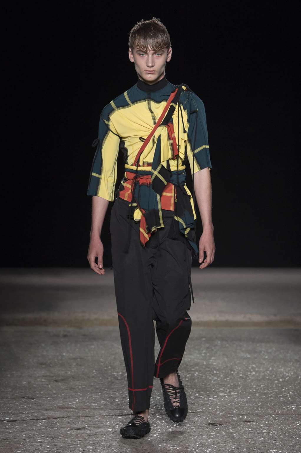 Fashion Week London Spring/Summer 2018 look 15 from the Craig Green collection 男装