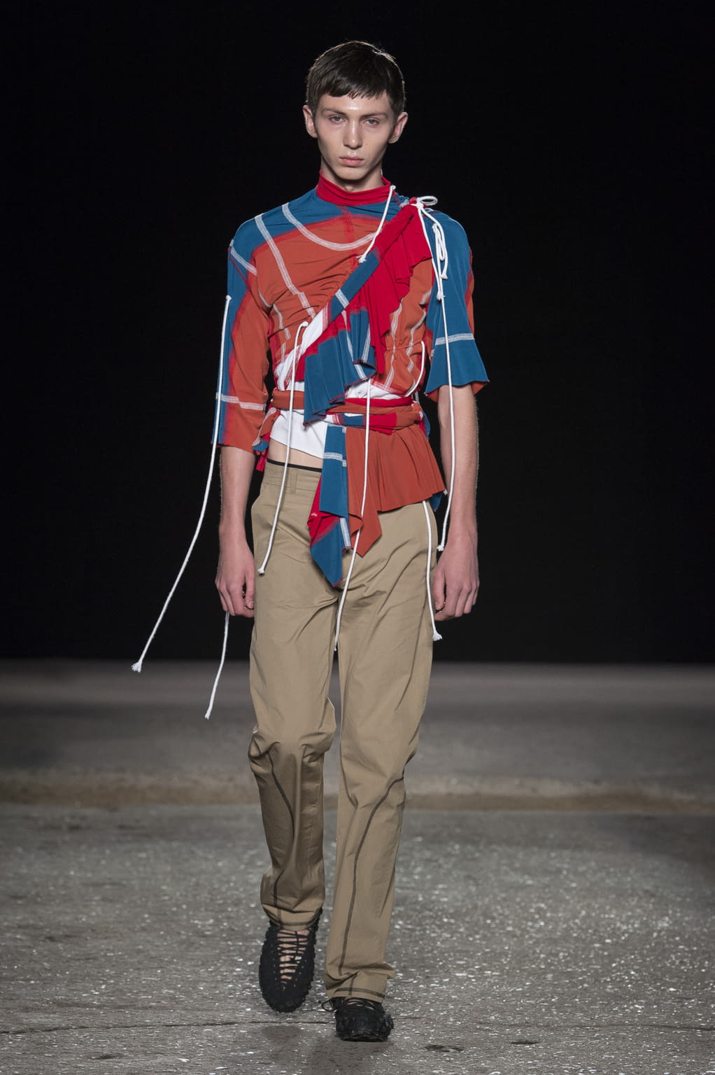 Fashion Week London Spring/Summer 2018 look 17 from the Craig Green collection 男装
