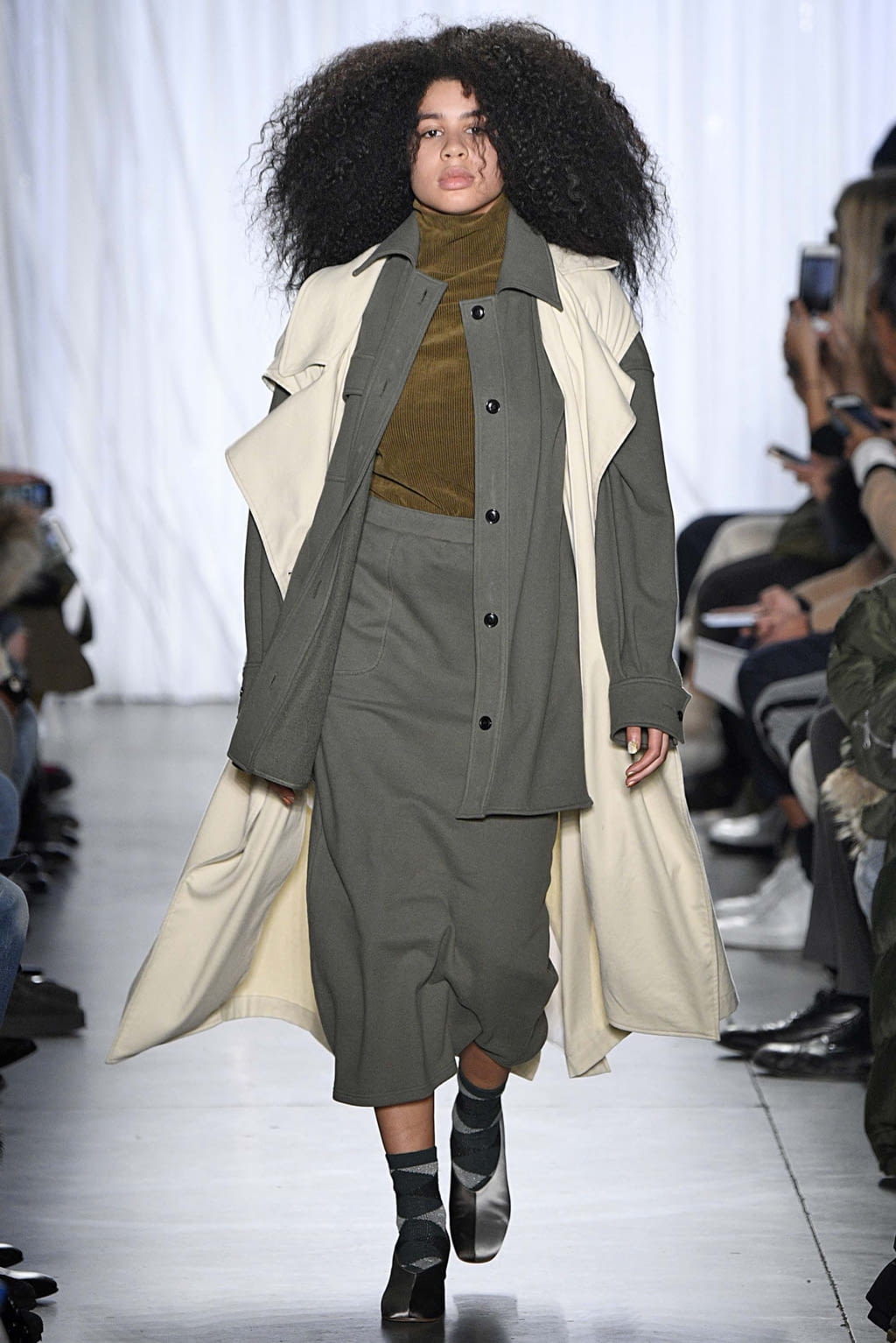 Fashion Week New York Fall/Winter 2018 look 19 from the Creatures of Comfort collection womenswear