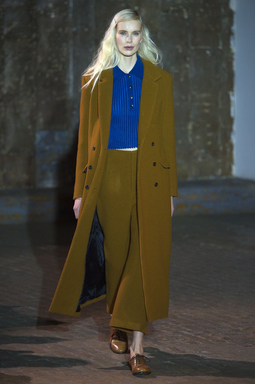 Fashion Week New York Fall/Winter 2016 look 2 from the Creatures of Comfort collection 女装