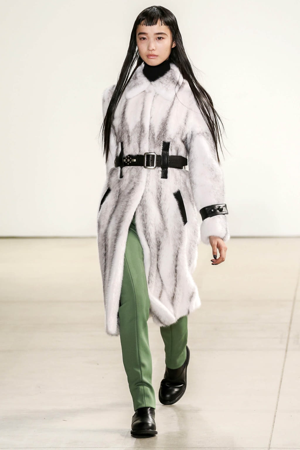 Fashion Week New York Fall/Winter 2017 look 10 from the Creatures of the Wind collection 女装