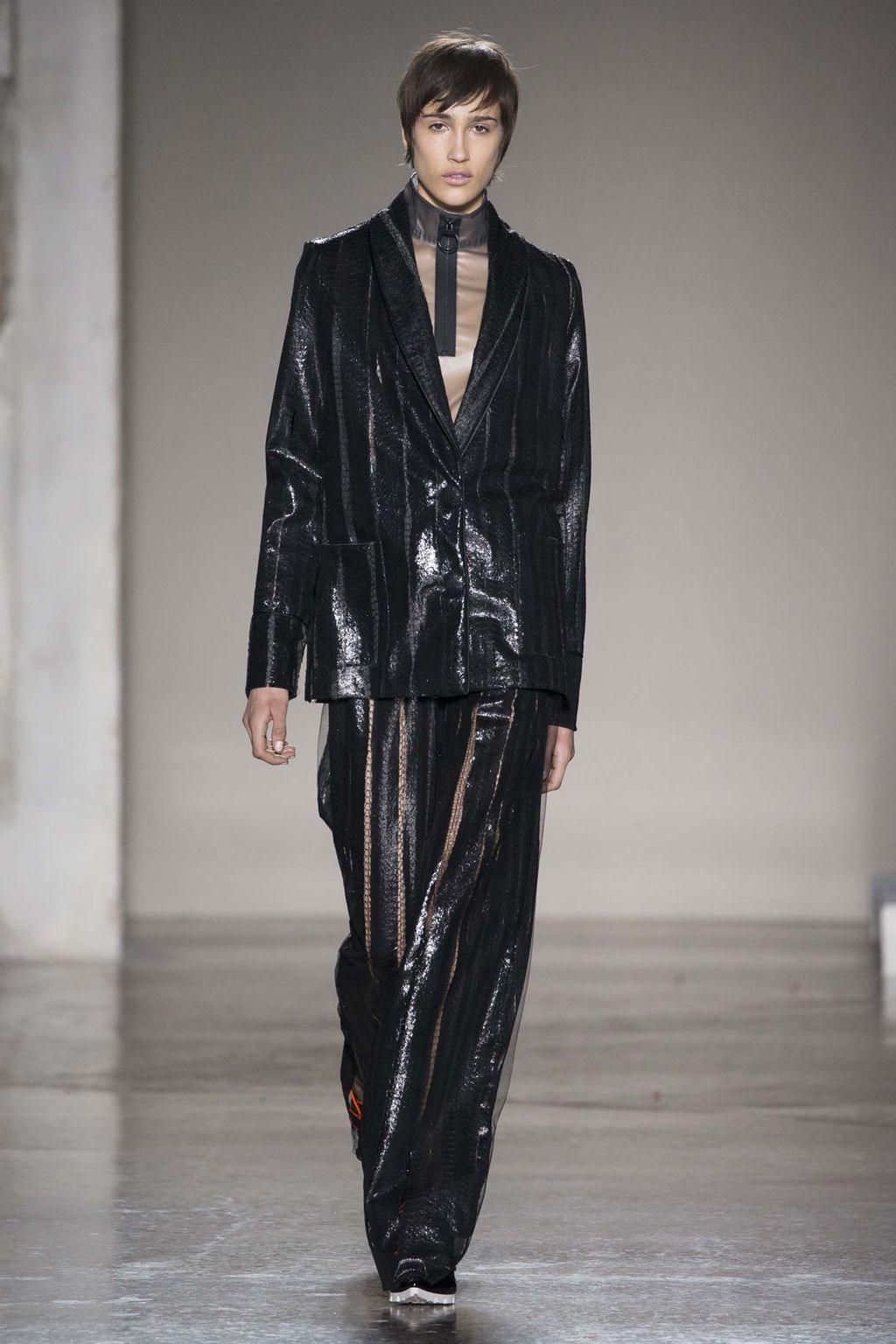 Fashion Week Milan Fall/Winter 2018 look 21 from the Cristiano Burani collection womenswear
