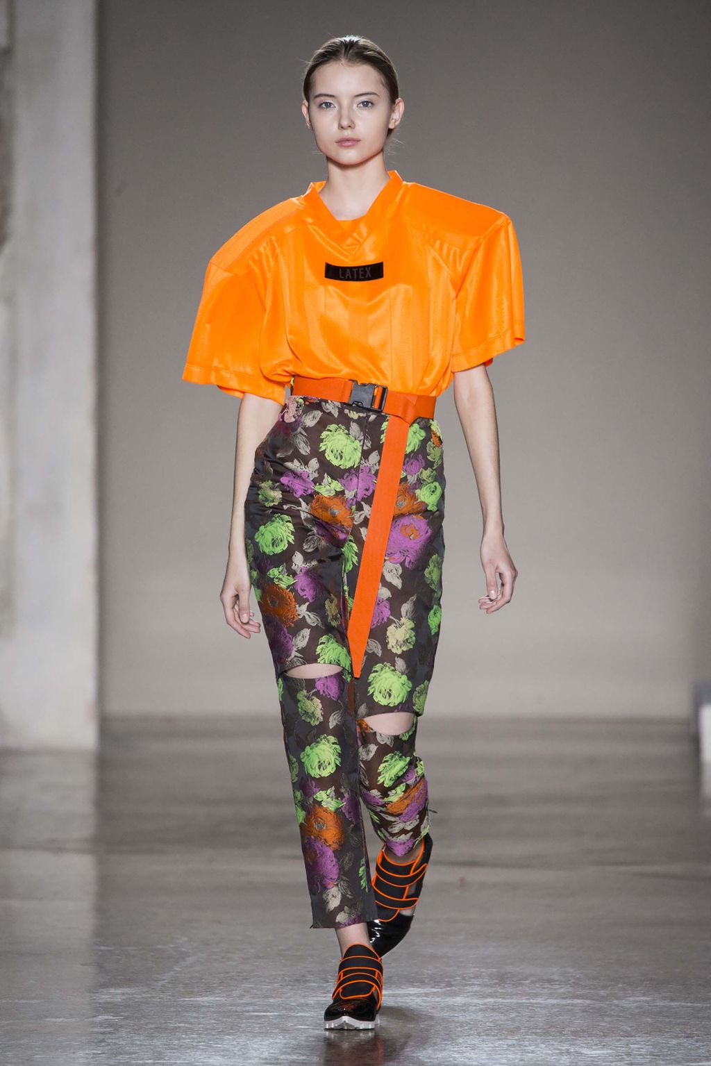 Fashion Week Milan Fall/Winter 2018 look 30 from the Cristiano Burani collection womenswear