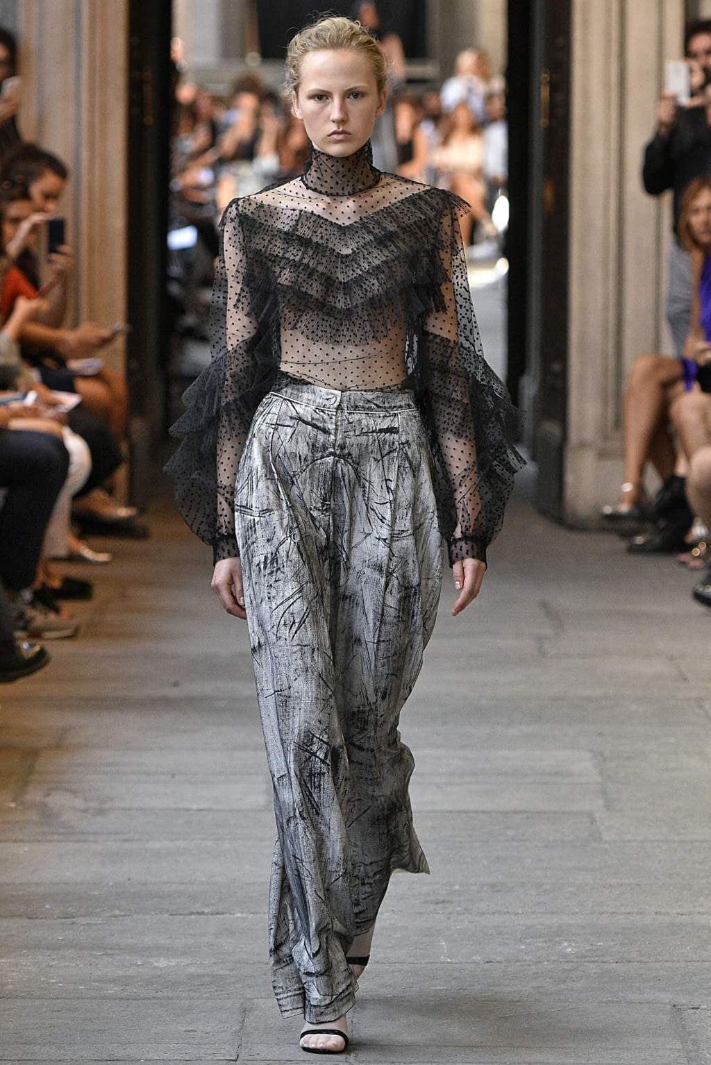 Fashion Week Milan Spring/Summer 2019 look 1 de la collection Cristiano Burani womenswear