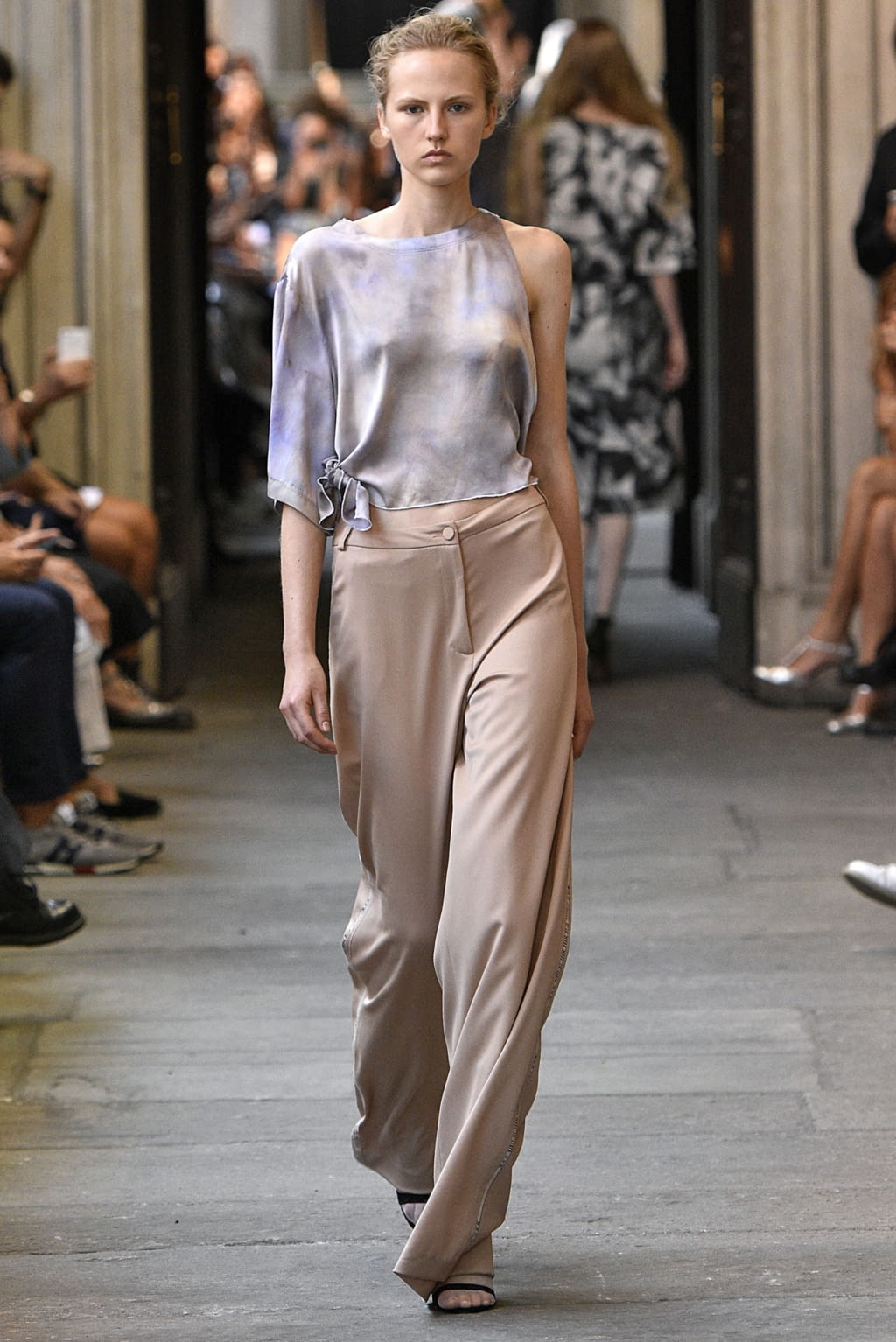 Fashion Week Milan Spring/Summer 2019 look 26 from the Cristiano Burani collection womenswear