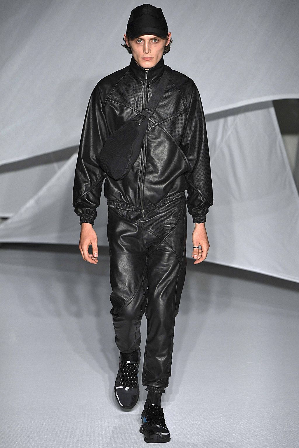 Fashion Week London Spring/Summer 2019 look 1 from the Cottweiler collection 男装