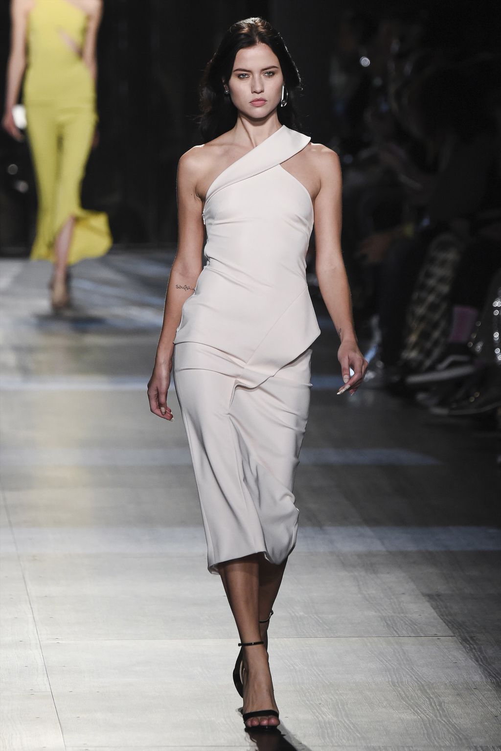 Fashion Week New York Fall/Winter 2017 look 20 from the Cushnie et Ochs collection womenswear