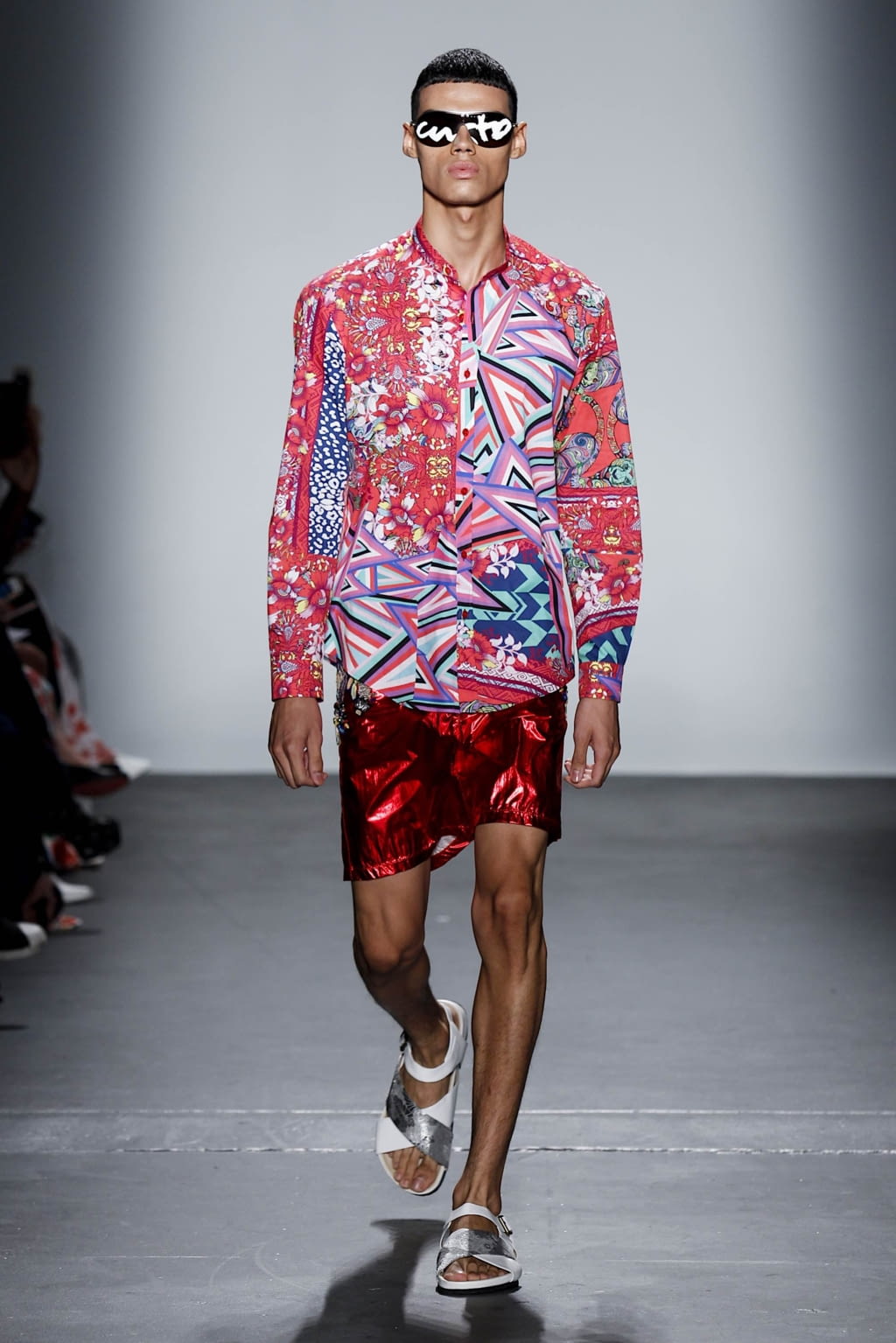 Fashion Week New York Spring/Summer 2020 look 34 from the Custo Barcelona collection 女装