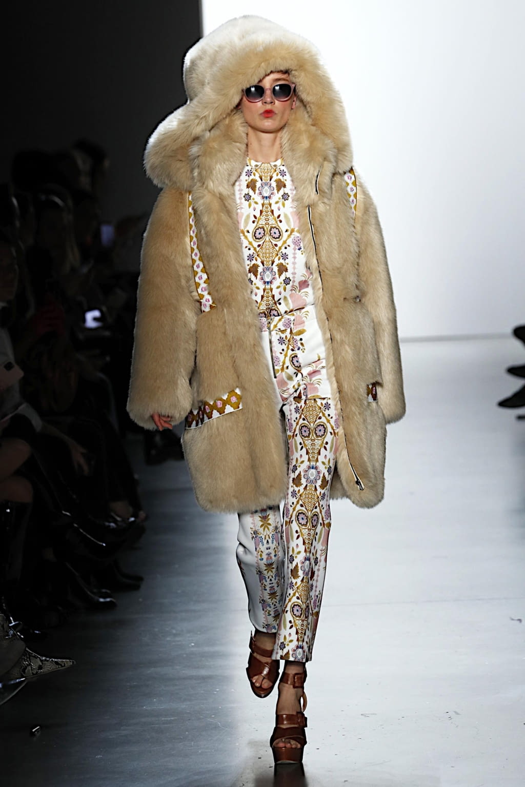 Fashion Week New York Fall/Winter 2020 look 30 from the Cynthia Rowley collection 女装