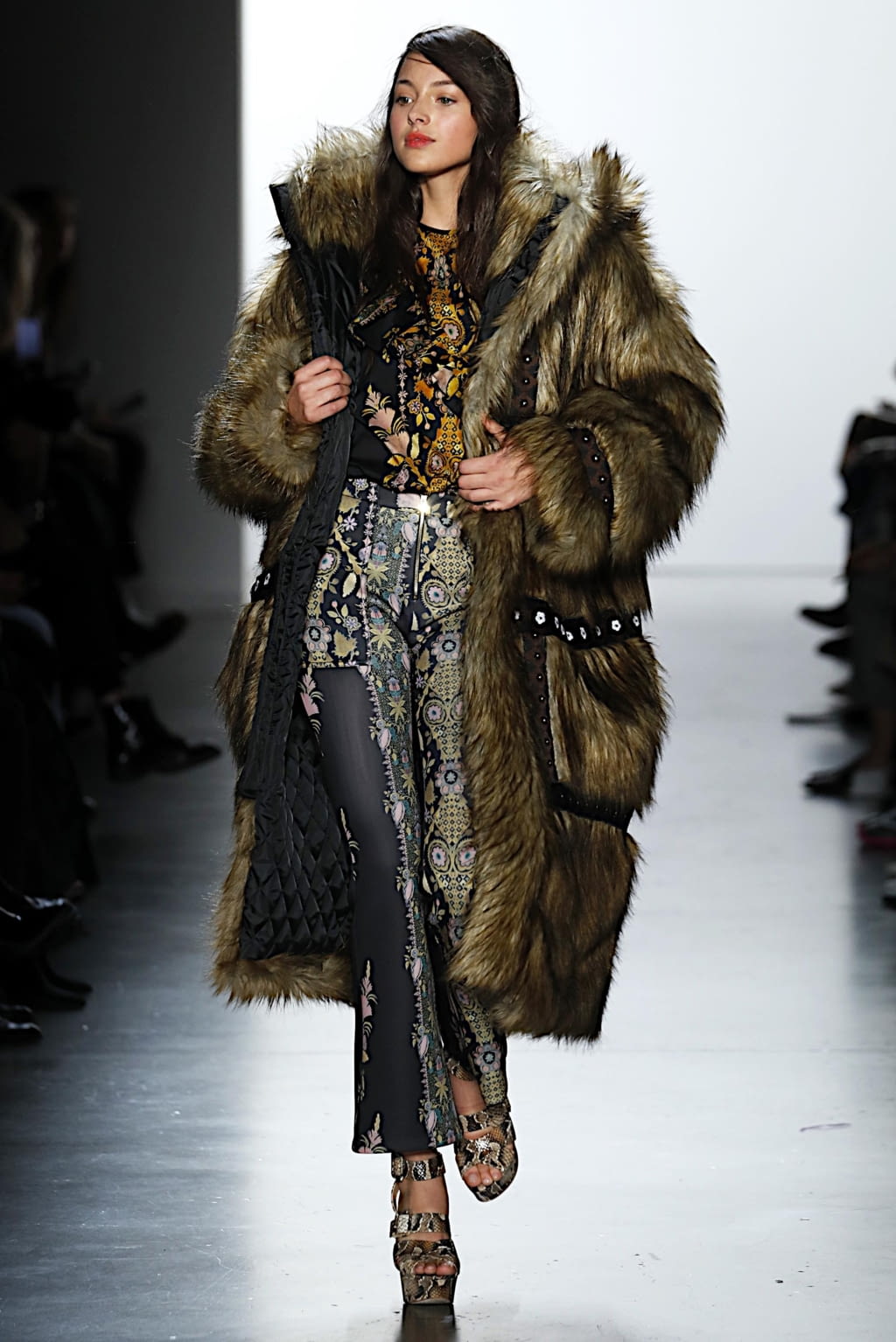 Fashion Week New York Fall/Winter 2020 look 41 from the Cynthia Rowley collection womenswear