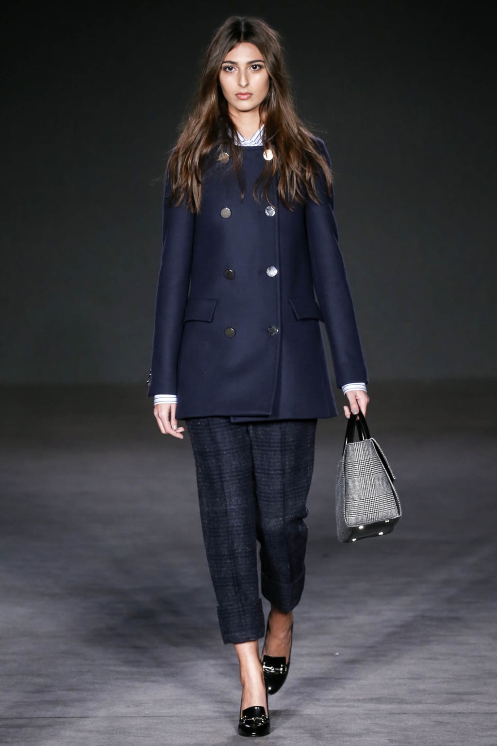Fashion Week London Fall/Winter 2017 look 18 from the Daks collection 女装