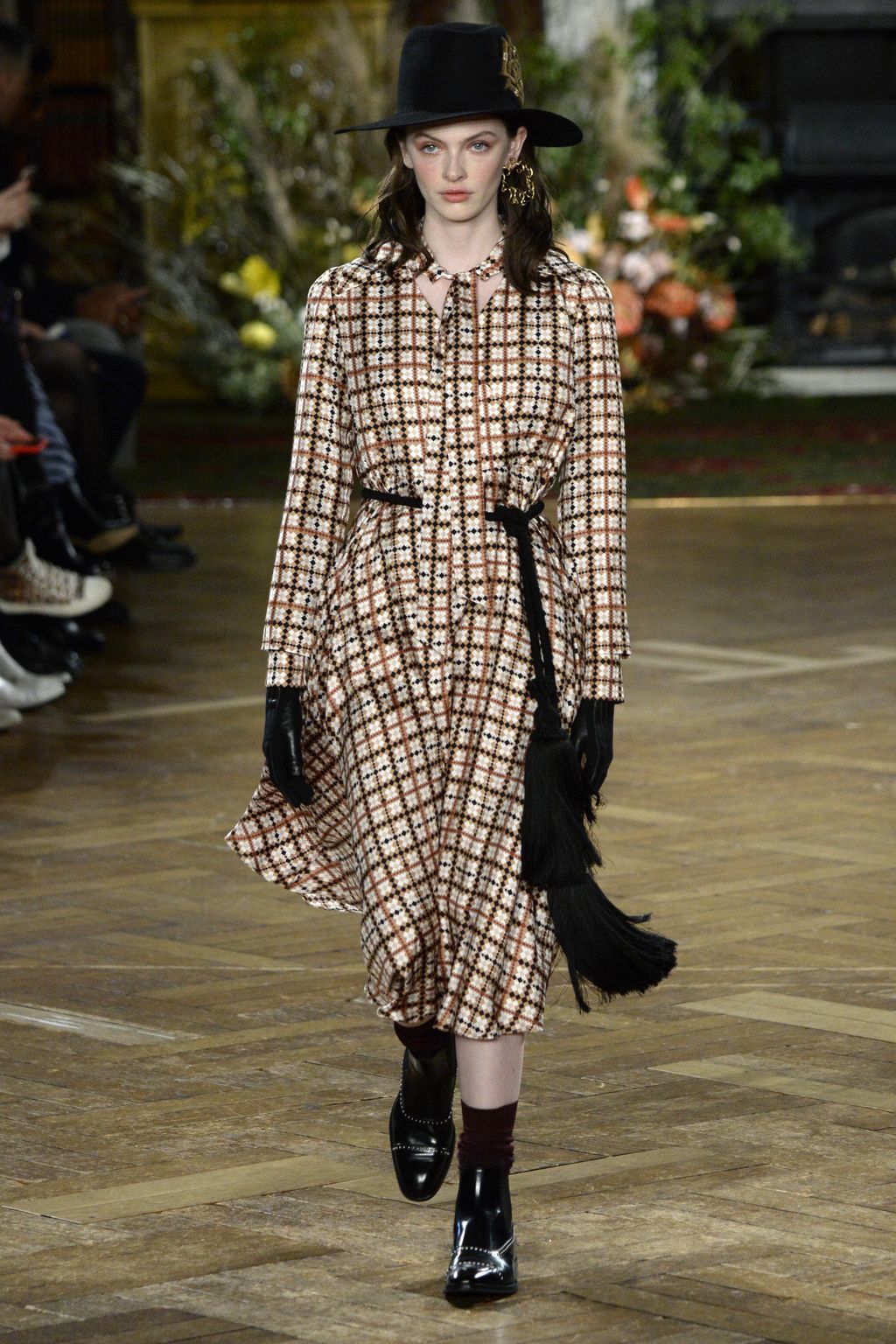 Fashion Week London Fall/Winter 2020 look 43 from the Daks collection 女装