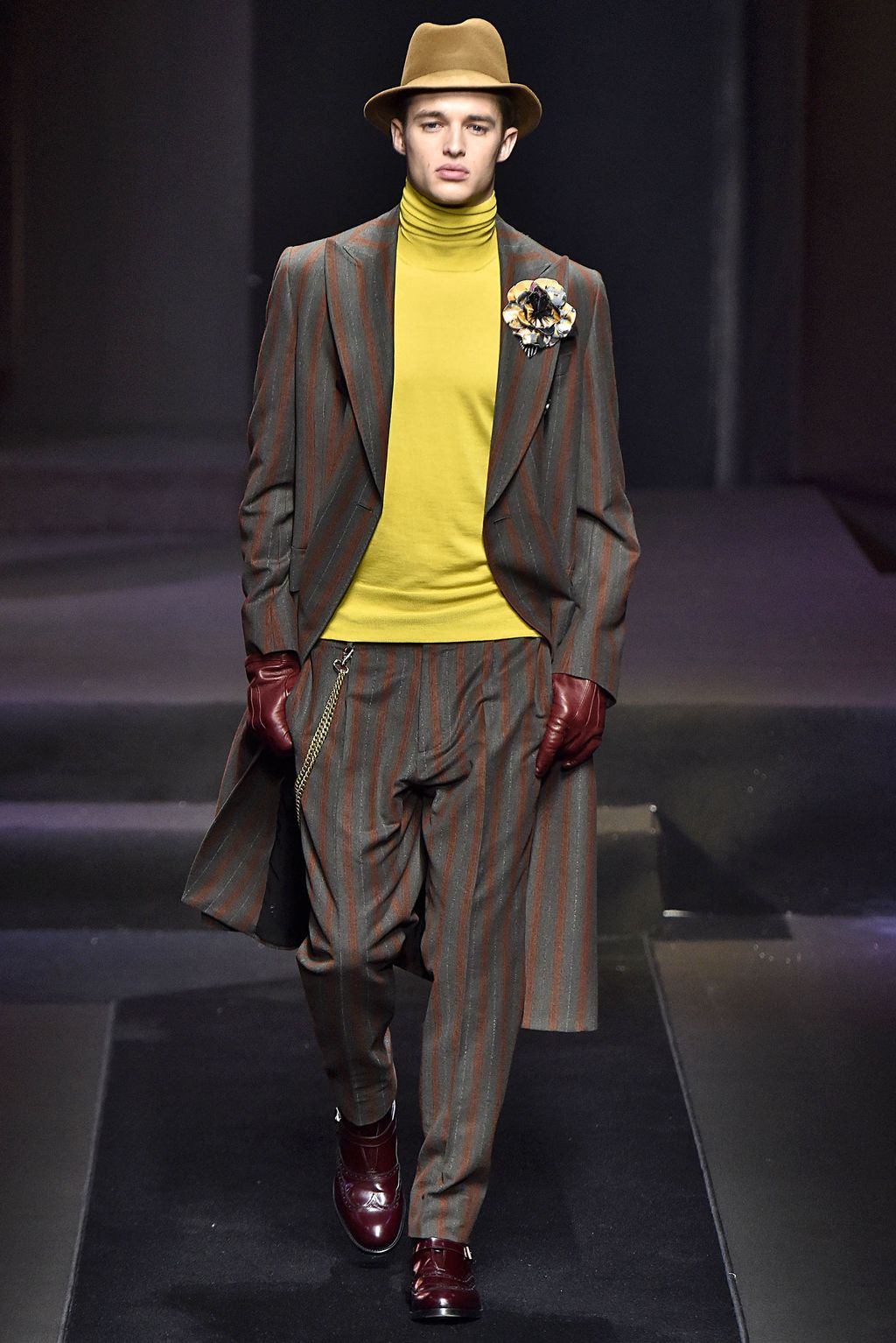 Fashion Week Milan Fall/Winter 2018 look 19 from the Daks collection 男装