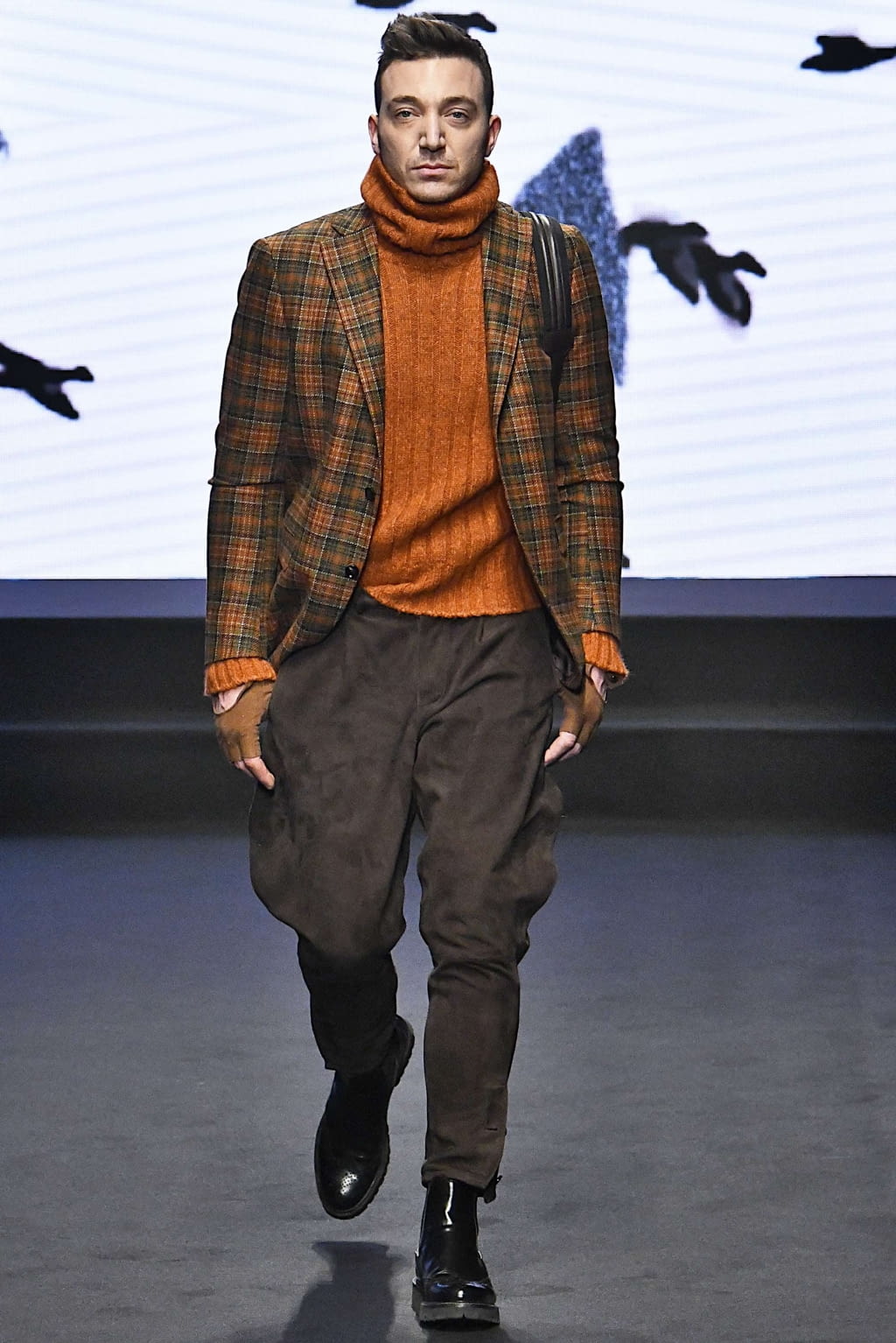 Fashion Week Milan Fall/Winter 2019 look 52 from the Daks collection 男装