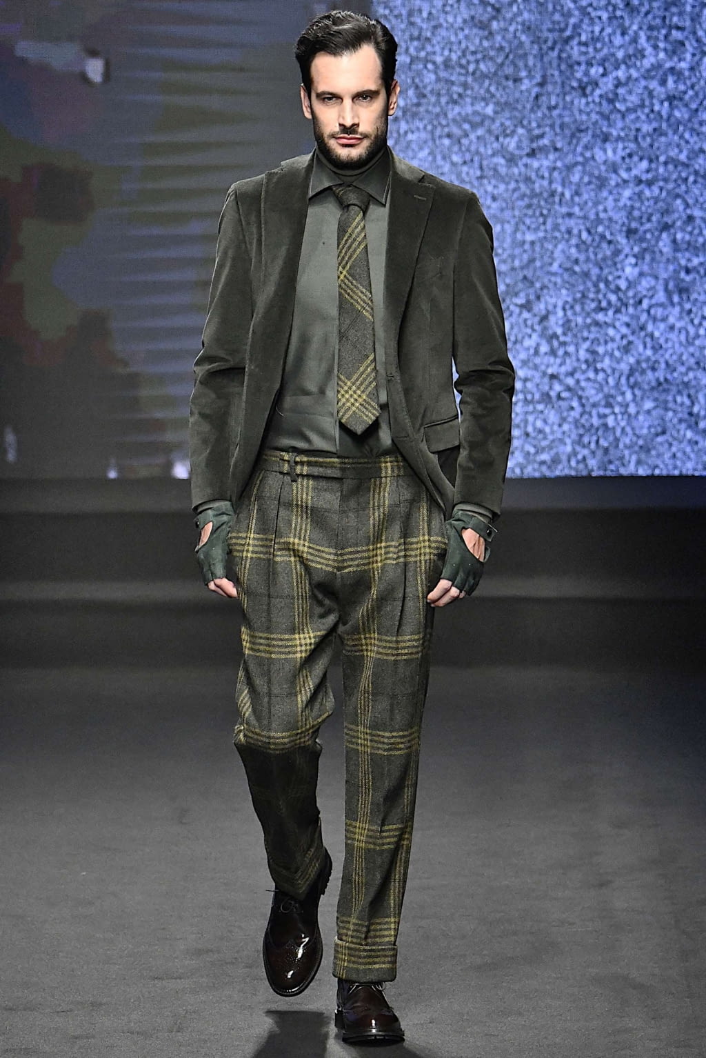Fashion Week Milan Fall/Winter 2019 look 13 from the Daks collection 男装