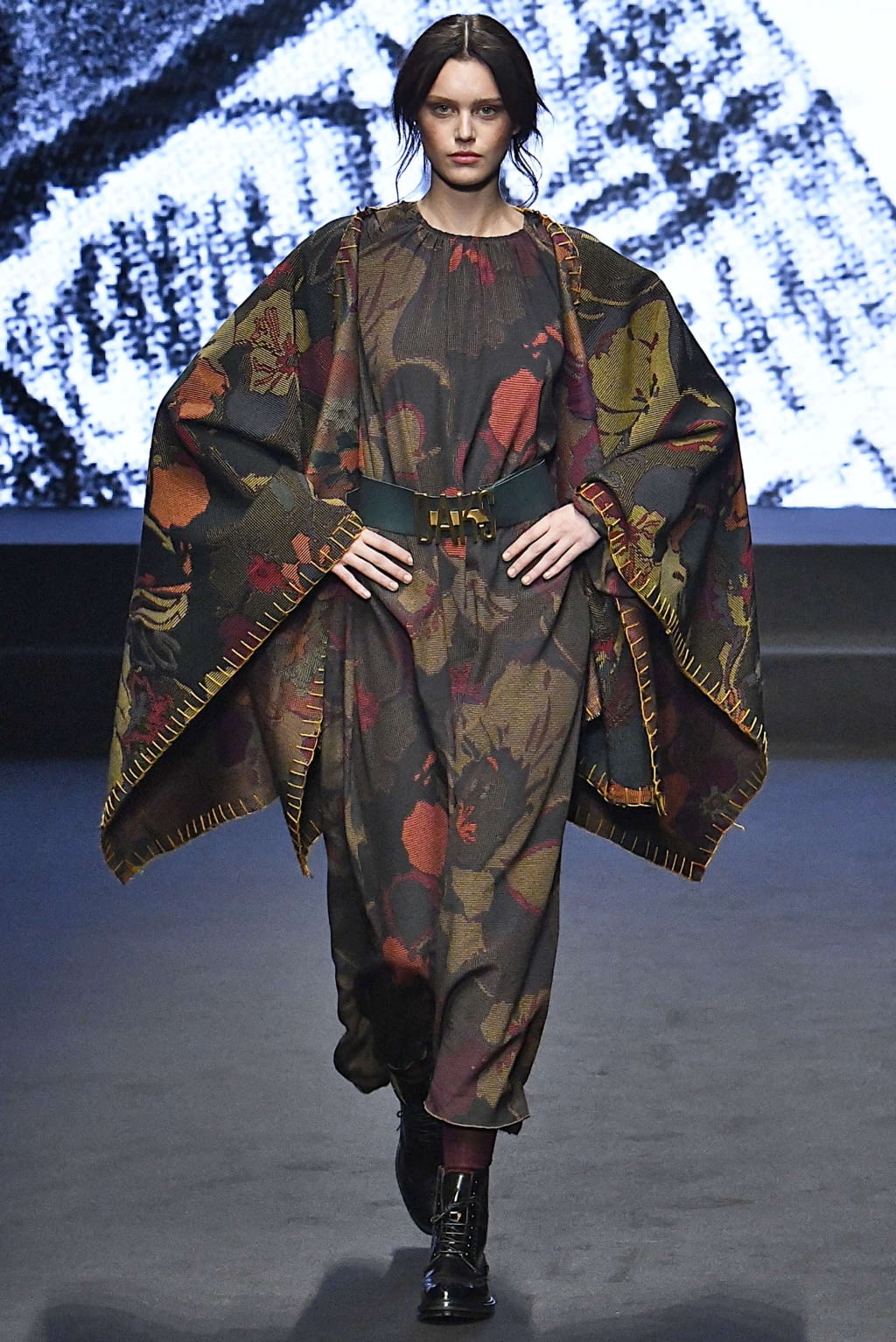 Fashion Week Milan Fall/Winter 2019 look 28 from the Daks collection menswear